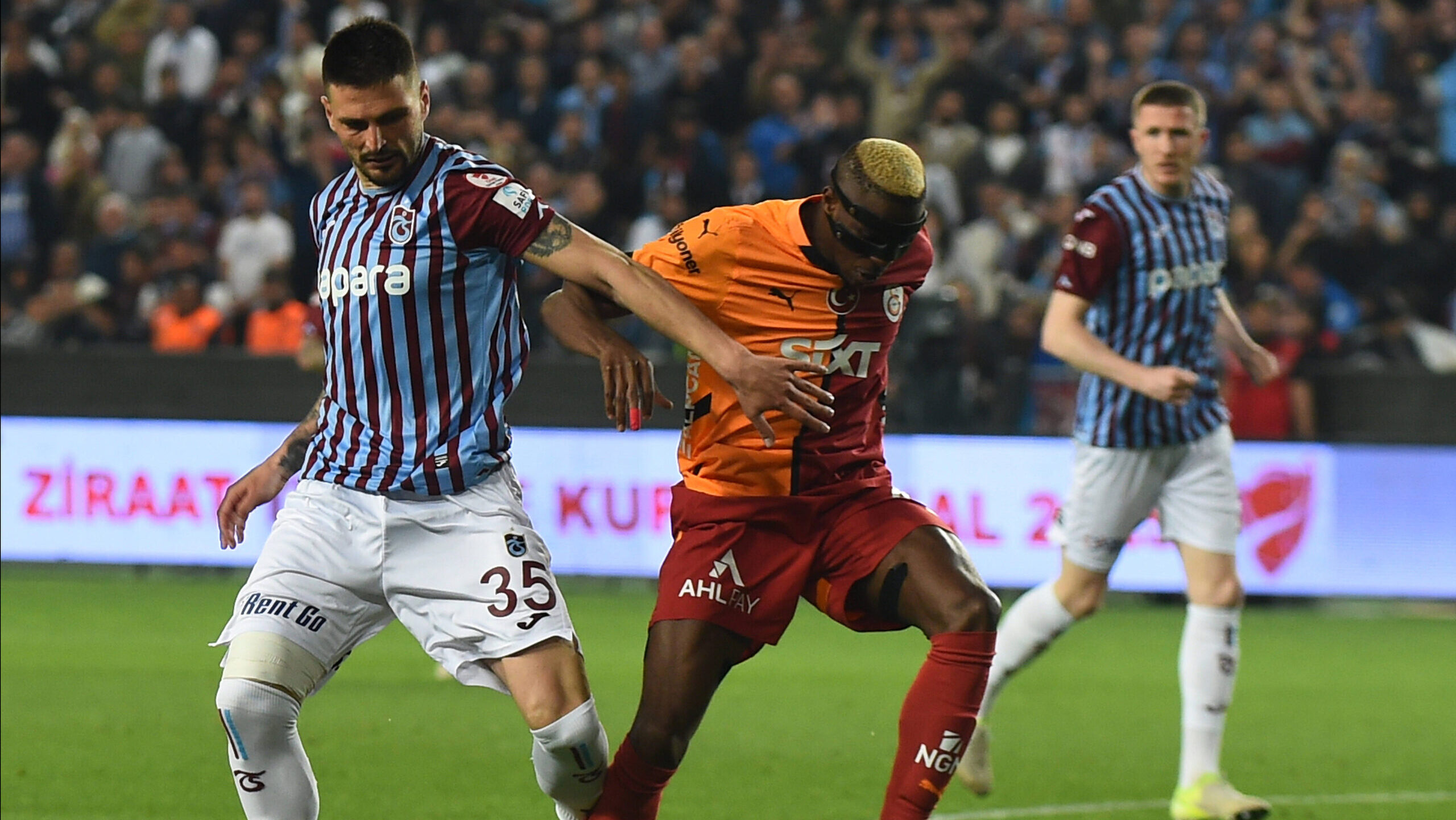 Victor Osimhen of Galatasaray and Okay Yokuslu L of Trabzonspor during the Ziraat Turkish Cup Final match between Trabzonspor and Galatasaray at Gaziantep Stadium on May 14, 2025 in Gaziantep, Turkey. Gaziantep Turkey Copyright: xSeskimphotox Trabzon-GSaray_14525 190
2025.05.14 Gaziantep
pilka nozna , Puchar Turcji , final
Trabzonspor - Galatasaray Stambul
Foto IMAGO/PressFocus

!!! POLAND ONLY !!!