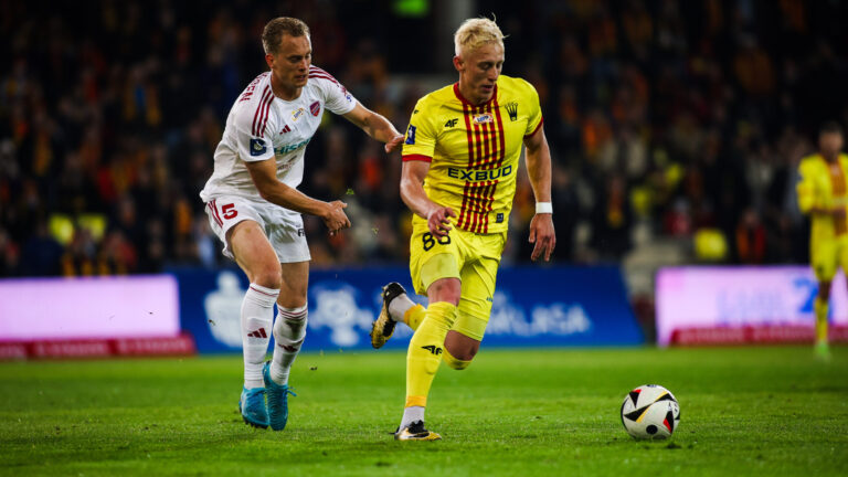 2025.05.17 Kielce
Pilka nozna PKO Ekstraklasa 2024/2025
Korona Kielce - Rakow Czestochowa
N/z Wojciech Kaminski Gustav Berggren
Foto Marta Badowska / PressFocus
2025.05.17 Kielce
Football Polish PKO Ekstraklasa Season 2024/2025
Wojciech Kaminski Gustav Berggren
Credit: Marta Badowska / PressFocus