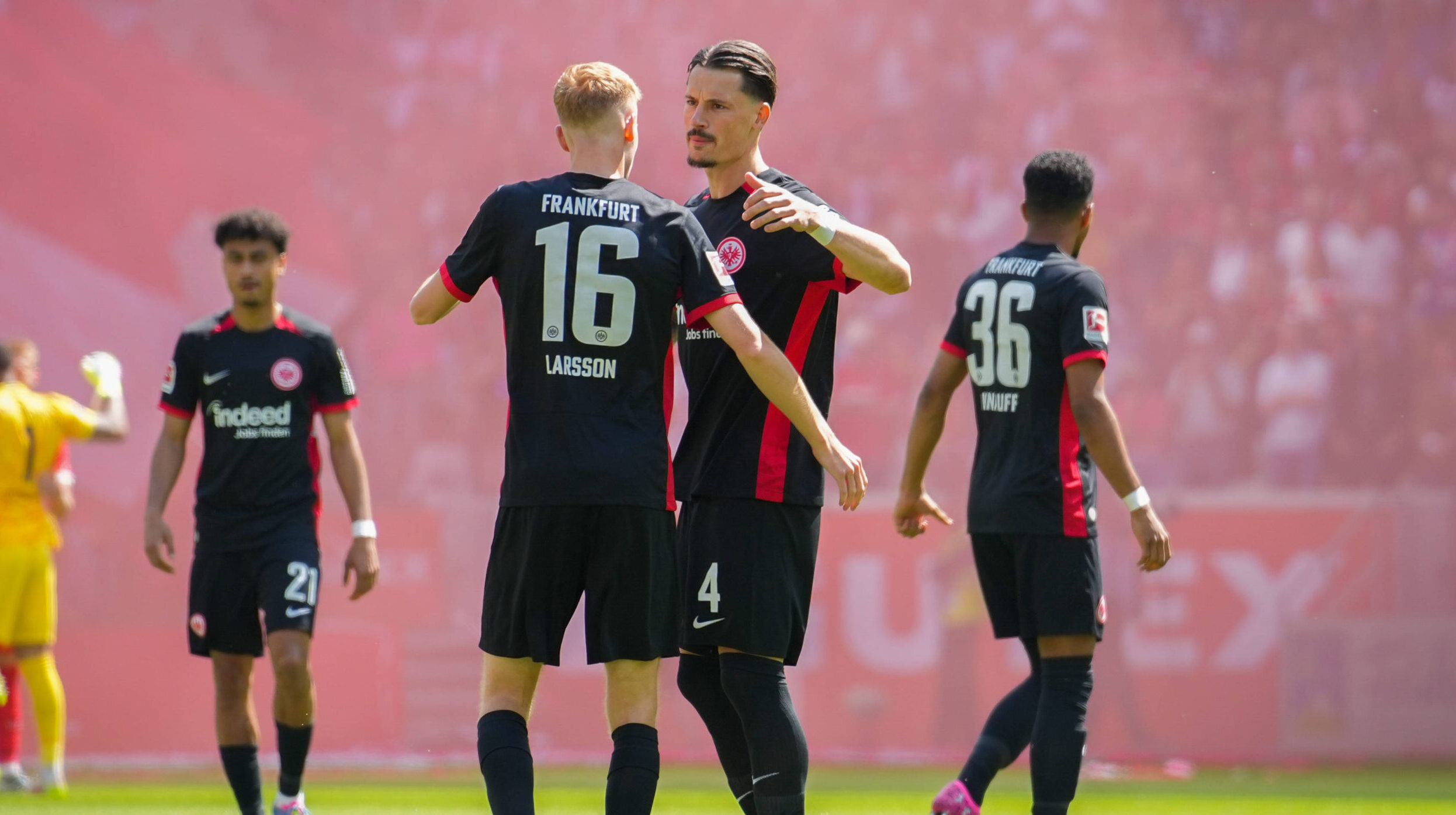 Deutschland, Fussball, 1. Bundesliga, Saison 2024 2025, 34. Spieltag SC Freiburg vs. Eintracht Frankfurt Europa-Park-Stadion Freiburg: Hugo Larsson Eintracht Frankfurt, 16 Robin Koch Eintracht Frankfurt, 04 Freiburg Europa Park Stadion Baden-Wurttemberg Deutschland *** Germany, Football, 1 Bundesliga, Season 2024 2025, Matchday 34 SC Freiburg vs Eintracht Frankfurt Europa Park Stadion Freiburg Hugo Larsson Eintracht Frankfurt, 16 Robin Koch Eintracht Frankfurt, 04 Freiburg Europa Park Stadion Baden Wurttemberg Germany Copyright: xFINLEYxMoRCHx
2025.05.17 Freiburg
pilka nozna , liga niemiecka
SC Freiburg - Eintracht Frankfurt
Foto IMAGO/PressFocus

!!! POLAND ONLY !!!