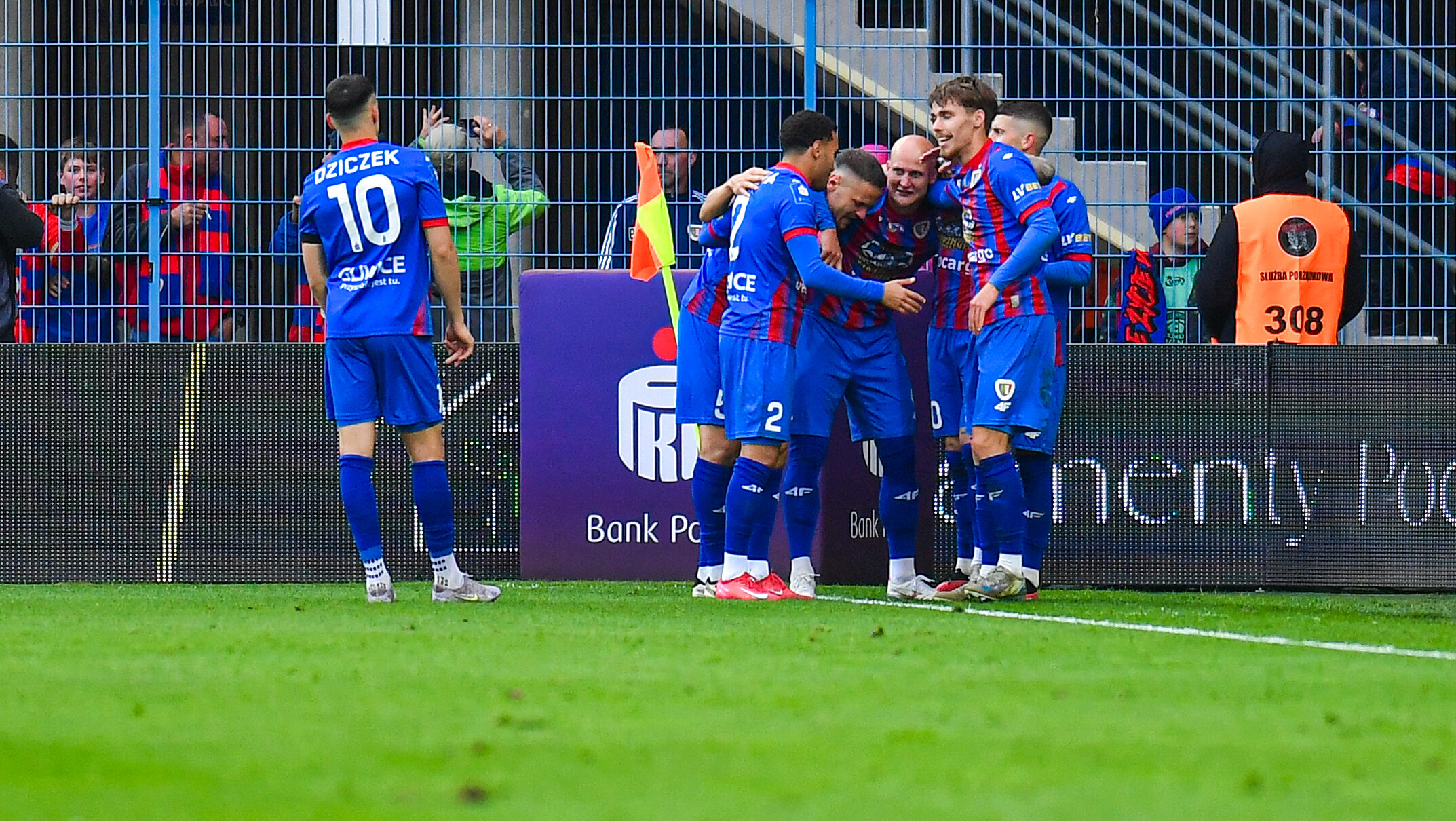 2025.05.17 Gliwice
Pilka nozna PKO BP Ekstraklasa Sezon 2024/2025
Piast Gliwice - Gornik Zabrze
N/z Jakub Czerwinski, radosc, radosc po golu, radosc po bramce
Foto Marcin Bulanda / PressFocus
2025.05.17 Gliwice
Football Polish PKO BP Ekstraklasa League Season 2024/2025
Piast Gliwice - Gornik Zabrze
Jakub Czerwinski, radosc, radosc po golu, radosc po bramce
Credit: Marcin Bulanda / PressFocus