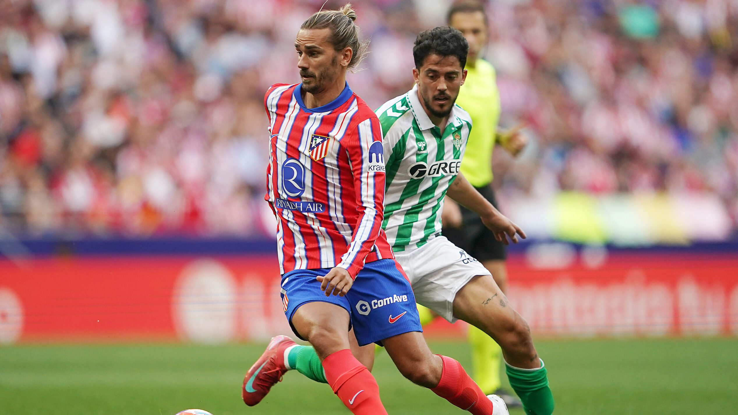 Atletico de Madrid's Antoine Griezmann (l) and Real Betis Balompie's Pablo Fornals during La Liga match. May 18, 2025. (Photo by Acero/Alter Photos/Sipa USA)
2025.05.18 Madryt
pilka nozna liga hiszpanska
Atletico Madryt - Real Betis Sewilla
Foto Alter Photos/SIPA USA/PressFocus
!!! POLAND ONLY !!!