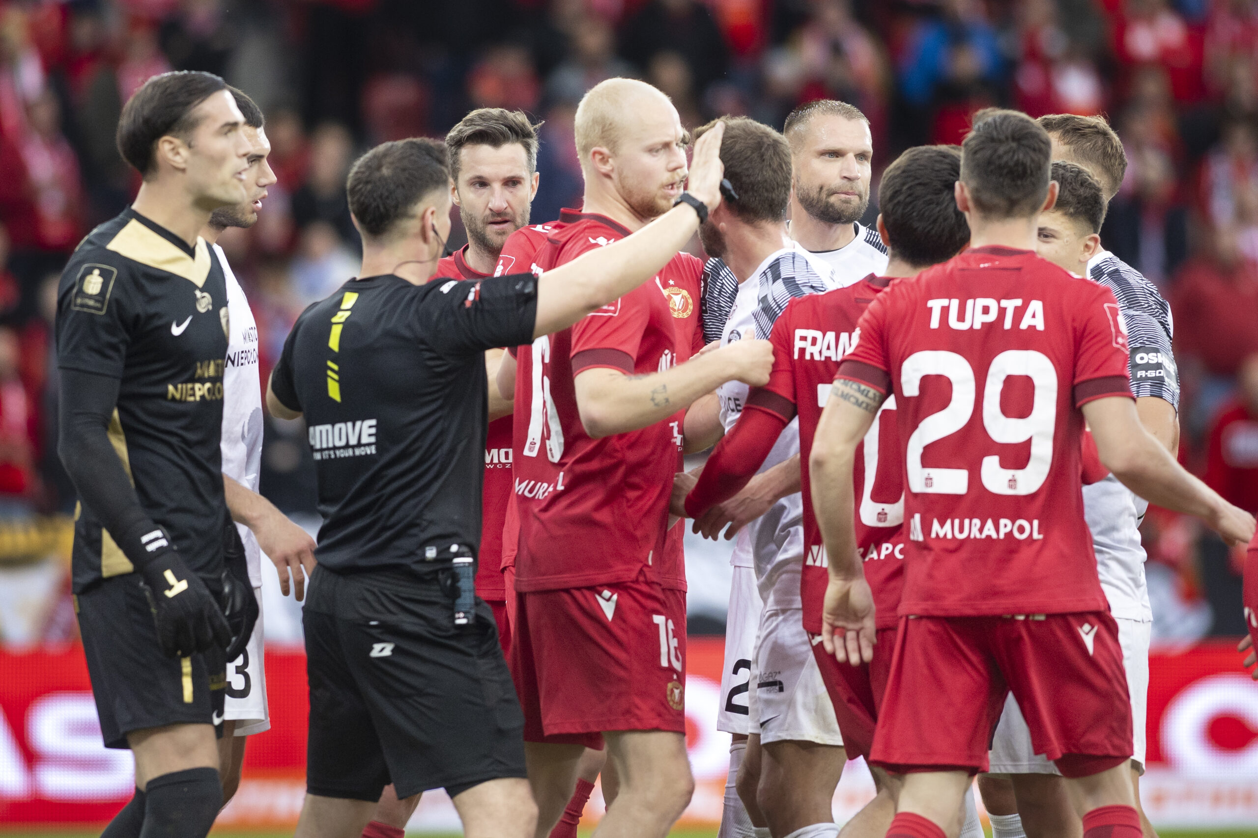 2025.05.19 Lodz Pilka Nozna PKO BP Ekstraklasa Sezon 2024/2025 Widzew Lodz - Puszcza Niepolomice Nz Peter Therkildsen Lubomir Tupta Kewin Komar Foto Dawid Figura / PressFocus

2025.05.19 Lodz Football Polish League PKO BP Ekstraklasa Season 2024/2025 Widzew Lodz - Puszcza Niepolomice Peter Therkildsen Lubomir Tupta Kewin Komar Credit: Dawid Figura / PressFocus