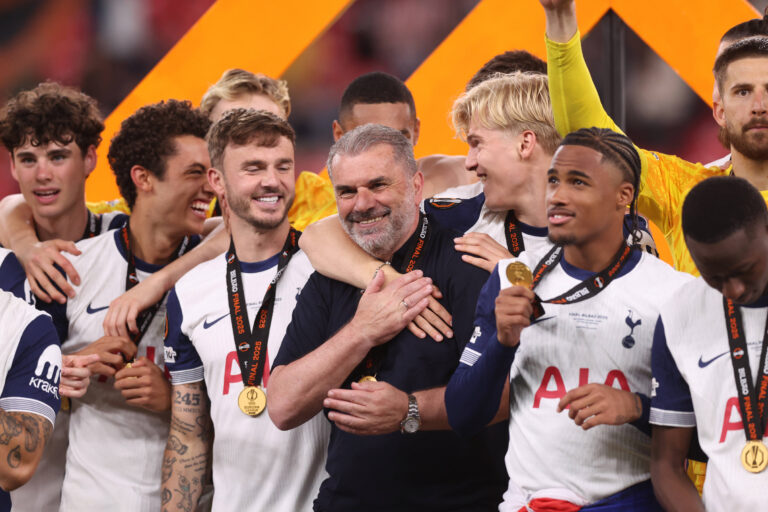 Bilbao, Spain, 21st May 2025. Ange Postecoglou coach of Tottenham celebrates with his players after the Tottenham Hotspur vs Manchester United, ManU UEFA Europa League Final match at San Mames, Bilbao. Picture credit should read: David Klein / Sportimage EDITORIAL USE ONLY. No use with unauthorised audio, video, data, fixture lists, club/league logos or live services. Online in-match use limited to 120 images, no video emulation. No use in betting, games or single club/league/player publications. SPI_227_DK_Tottenham_Man_Utd SPI-3943-0230
2025.05.21 Bilbao
pilka nozna , Liga Europy , final
Tottenham Hotspur - Manchester United
Foto IMAGO/PressFocus

!!! POLAND ONLY !!!