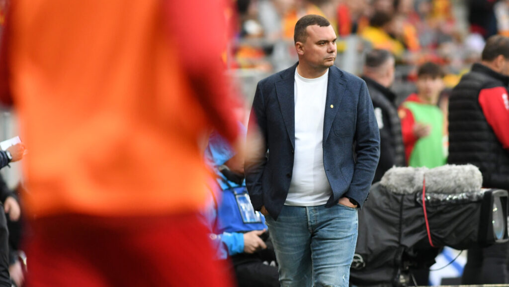2025.05.24 Bialystok Pilka nozna PKO Ekstraklasa sezon 2024/2025 34. kolejka rozgrywek Jagiellonia Bialystok (zolto-czerwone) - Pogon Szczecin N/z Adrian Siemieniec trener Jagiellonii Bialystok Foto Michal Kosc / PressFocus 
2025.05.24 Bialystok Football Polish PKO Ekstraklasa season 2024/2025 Jagiellonia Bialystok - Pogon Szczecin Credit Michal Kosc / PressFocus