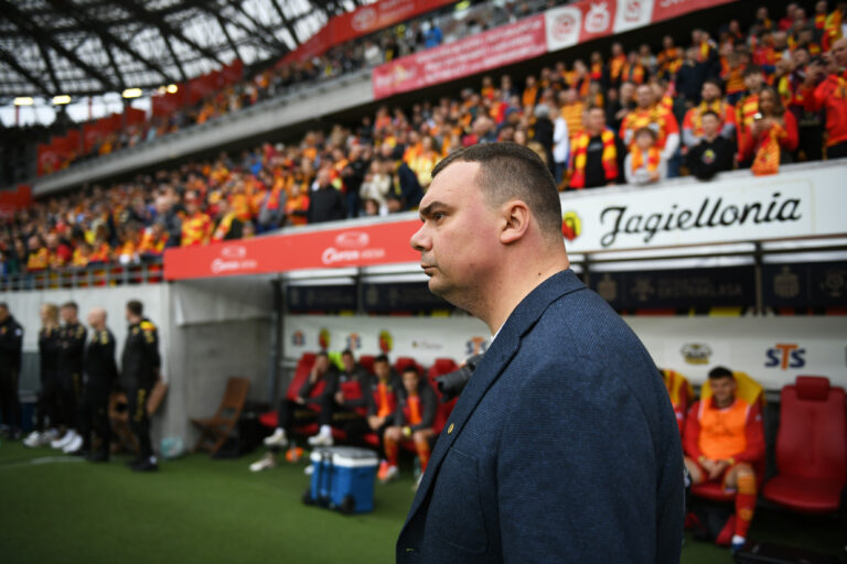 2025.05.24 Bialystok Pilka nozna PKO Ekstraklasa sezon 2024/2025 34. kolejka rozgrywek Jagiellonia Bialystok (zolto-czerwone) - Pogon Szczecin N/z Adrian Siemieniec trener Jagiellonii Bialystok poczatek meczu Foto Michal Kosc / PressFocus 
2025.05.24 Bialystok Football Polish PKO Ekstraklasa season 2024/2025 Jagiellonia Bialystok - Pogon Szczecin Credit Michal Kosc / PressFocus