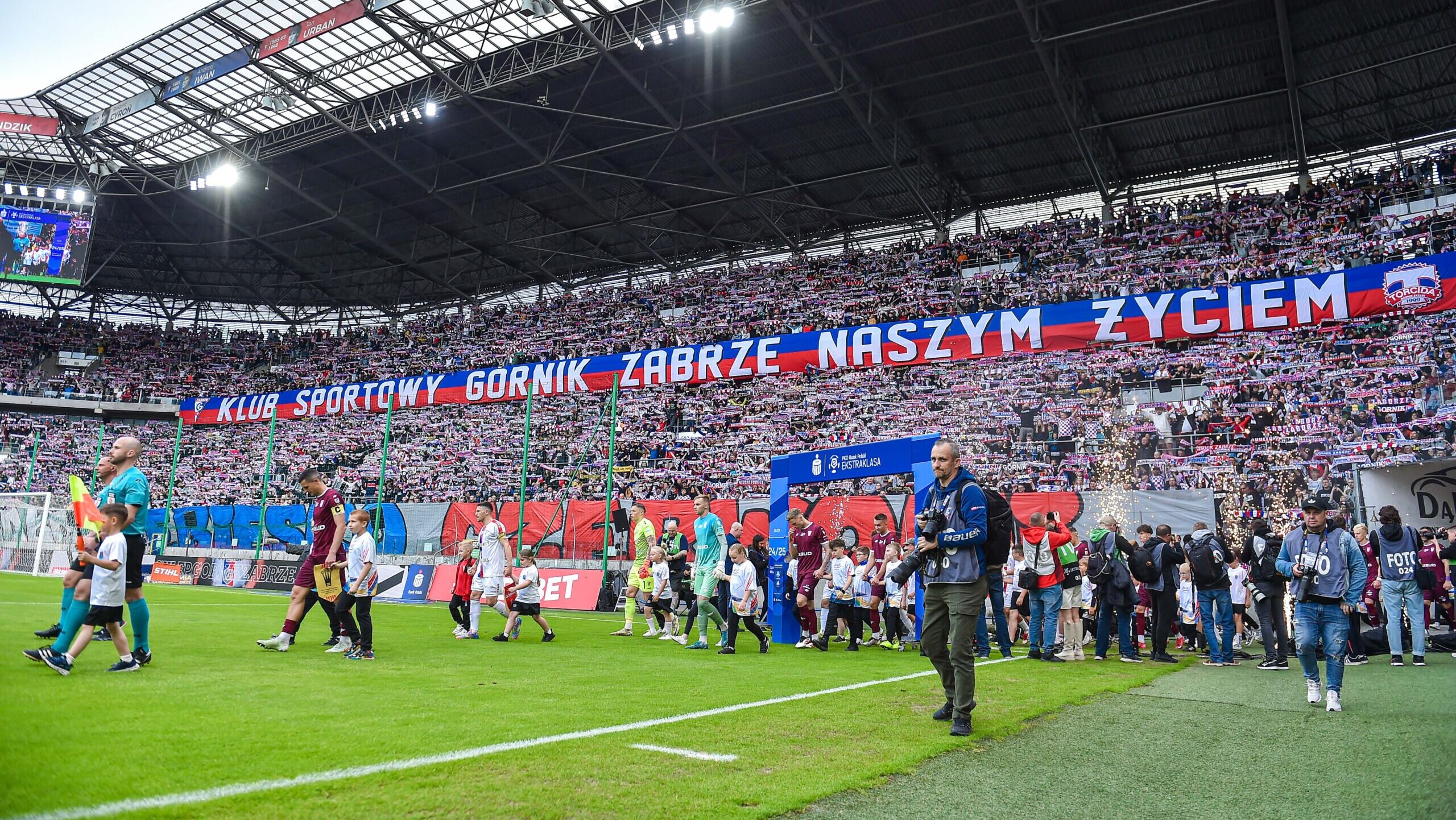 2025.05.24 Zabrze
Pilka nozna PKO BP Ekstraklasa Sezon 2024/2025
Gornik Zabrze - Korona Kielce
N/z kibice, trybuny, doping, stadion, obiekt sportowy
Foto Marcin Bulanda / PressFocus

2025.05.24 Zabrze
Football Polish PKO BP Ekstraklasa League Season 2024/2025
Gornik Zabrze - Korona Kielce
kibice, trybuny, doping, stadion, obiekt sportowy
Credit: Marcin Bulanda / PressFocus