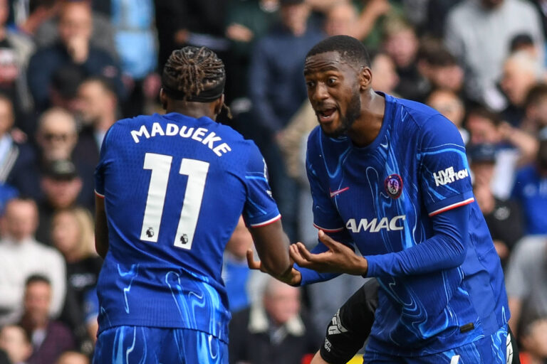 Nottingham Forest v Chelsea, English Premier League, The City Ground, Nottingham, UK - 25 May 2025 Chelsea s Noni Madueke and Chelsea s Tosin Adarabioyo in a heated discussion , UK NEWSPAPERS OUT Copyright: xRichardxBowcottx
2025.05.25 Nottingham
pilka nozna , liga angielska
Nottingham Forest - Chelsea Londyn
Foto IMAGO/PressFocus

!!! POLAND ONLY !!!