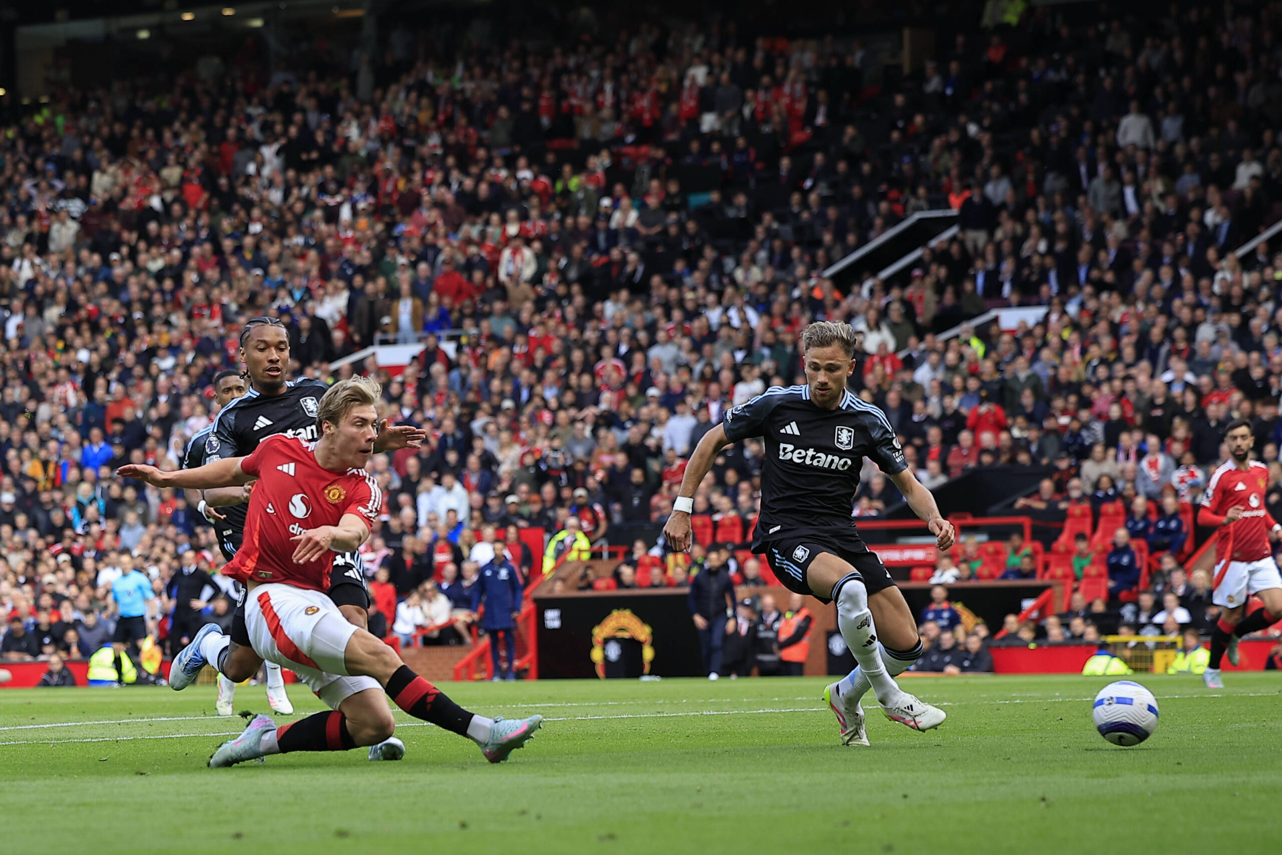 Manchester United, ManU v Aston Villa Premier League 25/05/2025. Rasmus Hojlund 9 of Manchester United has a shot on goal during the Premier League match between Manchester United and Aston Villa at Old Trafford, Manchester, England on 25 May 2025. Manchester Old Trafford Greater Manchester England Editorial use only DataCo restrictions apply See www.football-dataco.com , Copyright: xConorxMolloyx PSI-22182-0053
2025.05.25 Manchester
pilka nozna , liga angielska
Manchester United - Aston Villa
Foto IMAGO/PressFocus
!!! POLAND ONLY !!!