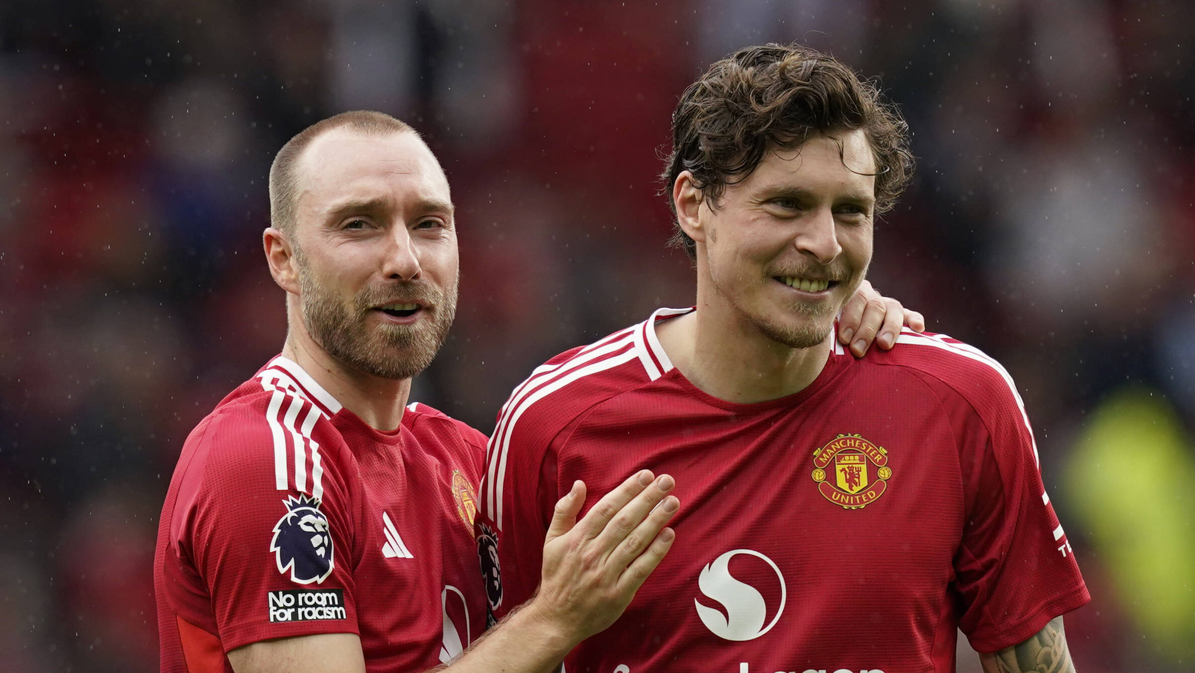 Manchester, England, 25th May 2025. On his last appearance for the club Christian Eriksen of Manchester United, ManU l jokes with Victor Lindelof of Manchester United r during the Manchester United vs Aston Villa Premier League match at Old Trafford, Manchester. Picture credit should read: Andrew Yates / Sportimage EDITORIAL USE ONLY. No use with unauthorised audio, video, data, fixture lists, club/league logos or live services. Online in-match use limited to 120 images, no video emulation. No use in betting, games or single club/league/player publications. SPI_059_AY_Man_Utd_Villa SPI-3958-0060
2025.05.25 Manchester
pilka nozna , liga angielska
Manchester United - Aston Villa
Foto IMAGO/PressFocus
!!! POLAND ONLY !!!