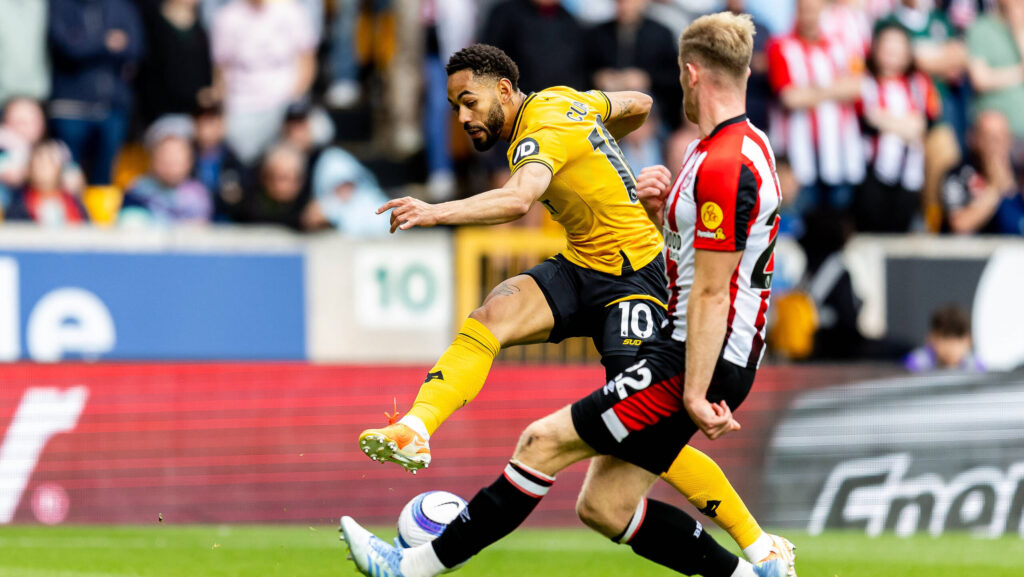 Wolverhampton Wanderers v Brentford Premier League 25/05/2025. Wolverhampton Wanderers forward Matheus Cunha 10 crosses the ball during the Premier League match between Wolverhampton Wanderers and Brentford at Molineux, Wolverhampton, England on 25 May 2025. Wolverhampton Molineux West Midlands England Editorial use only DataCo restrictions apply See www.football-dataco.com , Copyright: xManjitxNarotrax PSI-22187-0017
2025.05.25 Wolverhampton
pilka nozna , liga angielska
Wolverhampton Wanderers - Brentford
Foto IMAGO/PressFocus

!!! POLAND ONLY !!!