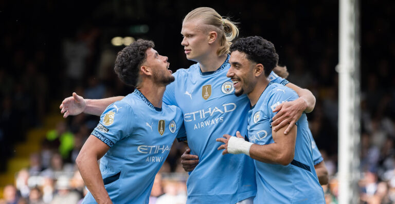 Fulham FC v Manchester City FC GOAL 0-2 Erling Haaland 9 of Manchester City takes a penalty, scores and celebrates during the Fulham FC v Manchester City FC English Premier League match at Craven Cottage, London, England, United Kingdom on 25 May 2025 Credit: Ian Stephen/Every Second Media Editorial use only. All images are copyright Every Second Media Limited. No images may be reproduced without prior permission. All rights reserved. Premier League and Football League images are subject to licensing agreements with Football DataCo Limited. see https://www.football-dataco.com Copyright: xIMAGO/EveryxSecondxMediax ESM-1496-0183 IanxStephenx/xEveryxSecondxMediax
2025.05.25 Londyn
pilka nozna , liga angielska
Fulham - Manchester City
Foto IMAGO/PressFocus
!!! POLAND ONLY !!!