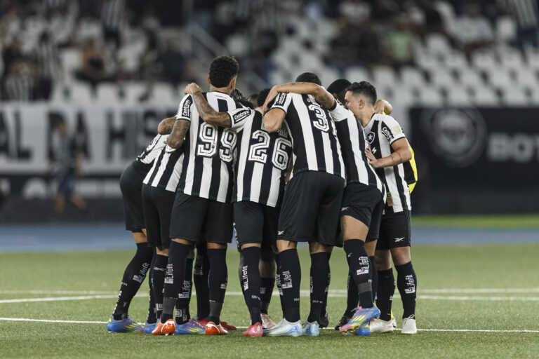 Rio De Janeiro, Brazil - May 27: Botafogo players gather around prior to the Copa CONMEBOL Libertadores match between Botafogo and Universidad de Chile at Estadio Olimpico Nilton Santos on May 27, 2025 in Rio de Janeiro, Brazil. Photo by Daniel Castelo Branco/Eurasia Images Rio de Janeiro Estadio Olimpico Nilton Santos Rio de Janeiro Brazil *** Rio De Janeiro, Brazil May 27 Botafogo players gather around prior to the Copa CONMEBOL Libertadores match between Botafogo and Universidad de Chile at Estadio Olimpico Nilton Santos on May 27, 2025 in Rio de Janeiro, Brazil Photo by Daniel Castelo Branco Eurasia Sport Images Rio de Janeiro Estadio Olimpico Nilton Santos Rio de Janeiro Brazil Copyright: x x2025xEurasiaxSportxImagesx jp-en-EuSpIm-DCB_Botafogo_Universidad_27May2025_RJ037
2025.05.27 Rio de Janeiro
pilka nozna , Copa Libertadores
Botafogo - Universidad de Chile
Foto IMAGO/PressFocus

!!! POLAND ONLY !!!