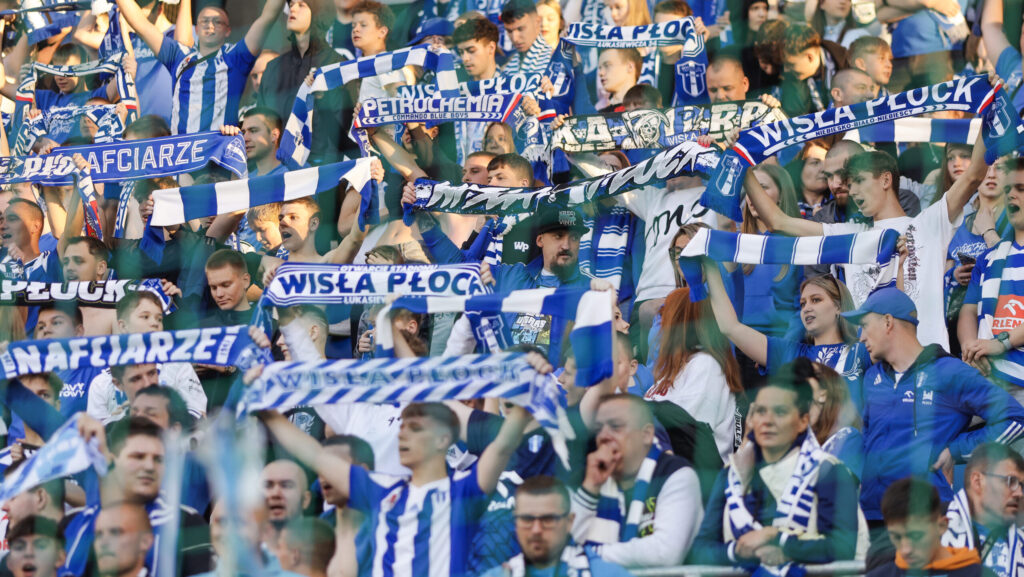 2025.05.29 Plock 
Pilka nozna Betclic 1 Liga 2024/2025 
Wisla Plock - Polonia Warszawa
N/z kibice doping szaliki
Foto Artur Kraszewski / PressFocus 

2025.05.29 Plock 
Football Betclic 1 Liga 2024/2025 
Wisla Plock - Polonia Warszawa
fans
Credit: Artur Kraszewski / PressFocus