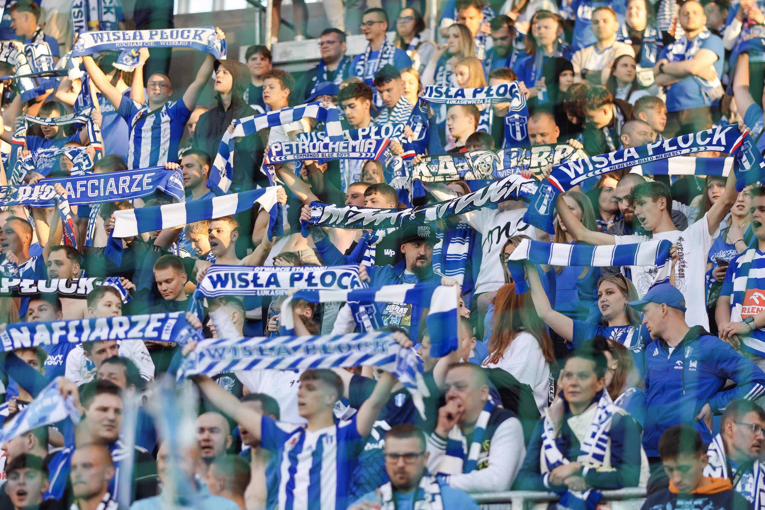 2025.05.29 Plock
Pilka nozna Betclic 1 Liga 2024/2025
Wisla Plock - Polonia Warszawa
N/z kibice doping szaliki
Foto Artur Kraszewski / PressFocus
2025.05.29 Plock
Football Betclic 1 Liga 2024/2025
Wisla Plock - Polonia Warszawa
fans
Credit: Artur Kraszewski / PressFocus