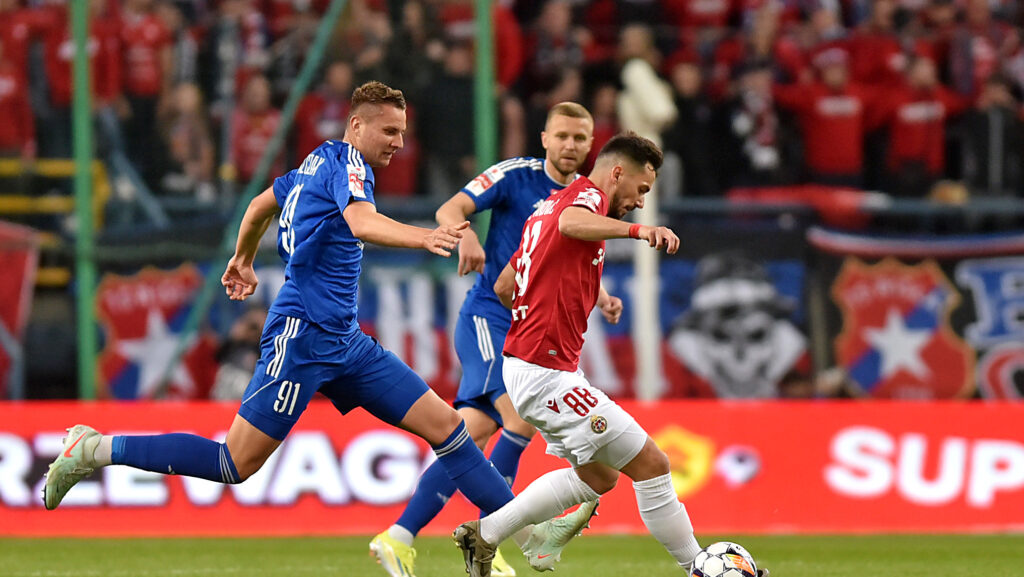 2025.05.29 Krakow
Pilka nozna , Betclic I liga , sezon 2024/25 , baraze o Ekstraklase , polfinal
Wisla Krakow - Miedz Legnica
N/z Tomasz Walczak, Marko Poletanovic
Foto Krzysztof Porebski / PressFocus

2025.05.29 Krakow
Football , Polish league, second level , 2024/2025 season , promotion play off , semi final
Wisla Krakow - Miedz Legnica
Tomasz Walczak, Marko Poletanovic
Credit: Krzysztof Porebski / PressFocus