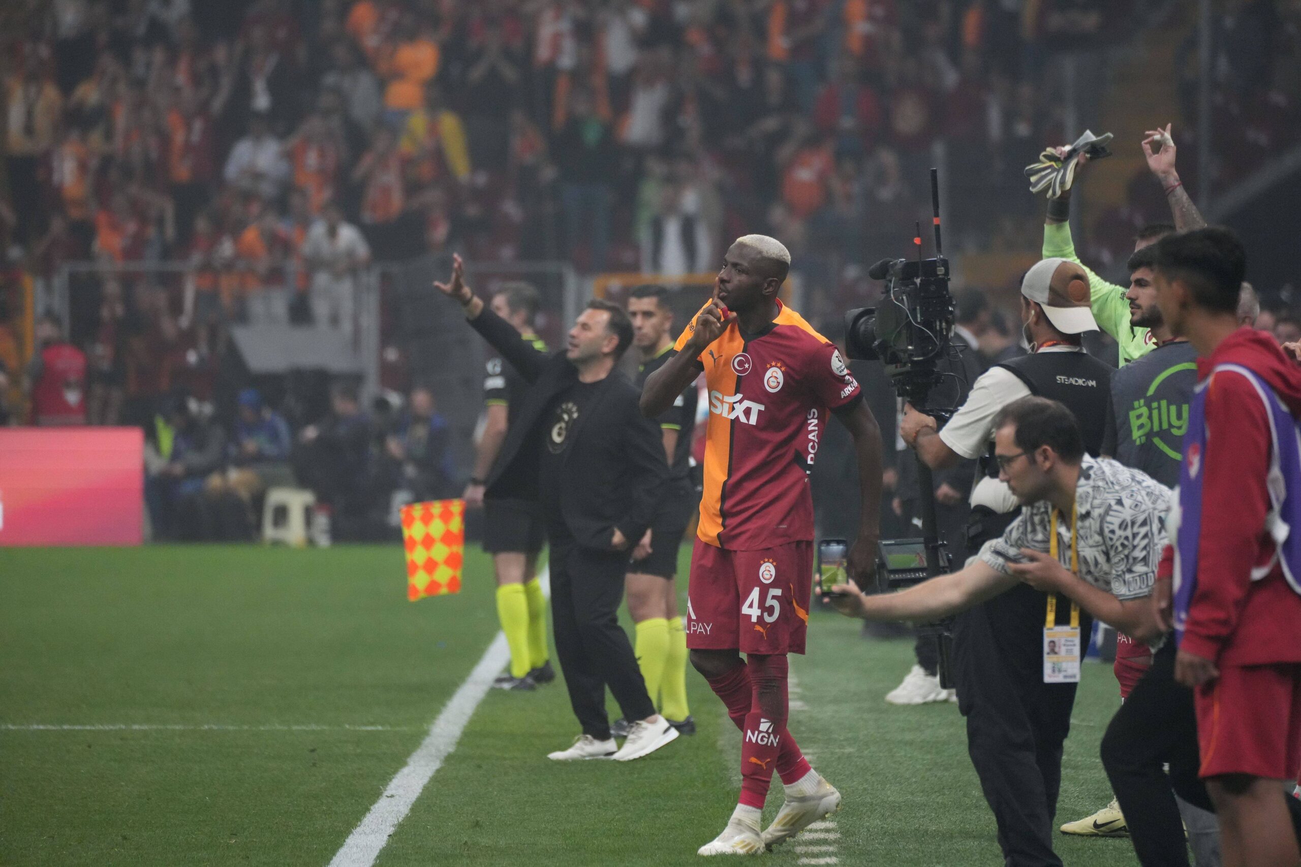 Victor Osimhen of Galatasaray during the Turkish Super League match between Galatasaray and Basaksehir FK at Rams Park Stadium in Istanbul , Turkey on May 30 , 2025.  Photo by Seskimphoto Istanbul Turkey Istanbul Turkey Copyright: xSeskimphotox GSaray-Basaksehir-30525 100
2025.05.30 Stambul
pilka nozna , liga turecka
Galatasaray Stambul - Basaksehir FK
Foto IMAGO/PressFocus

!!! POLAND ONLY !!!