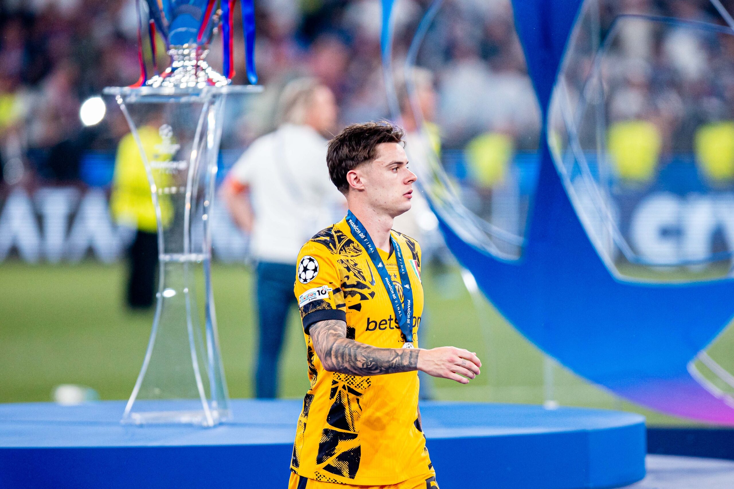 2025.06.01 Monachium
2024/2025 UEFA Final Ligi Mistrzow 
Allianz Arena Monachium
PSG - Inter Mediolan
N/z Nicola Zalewski odbierajacy medal with medal and trophy uefa champions league
Foto Mateusz Porzucek PressFocus

2025.06.01 Monachium
UEFA Champions League Final
Allianz Arena stadium
Munich
Paris Saint Germain - 
FC Internazionale Milano
PSG - Inter Mediolan
Nicola Zalewski odbierajacy medal with medal and trophy uefa champions league
Credit: Mateusz Porzucek PressFocus