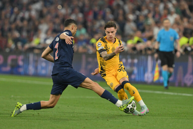 Nicola Zalewski of FC Internazionale Milan under pressure from Achraf Hakimi of Paris Football Club during the match of Uefa Champions League Final between Paris and Inter at the Munich Football Arena on May 31, 2025 in Rome, Italy.  during  Final - Paris Saint-Germain FC vs Inter - Internazionale, UEFA Champions League football match in Munich, Germany, May 31 2025-/ ipa-agency.net - //IPAPRESSITALY_IPA_Agency_IPA58471621/Credit:/IPA/SIPA/2506010723

01.06.2025 Munich
pilka nozna liga mistrzow
Paris Saint-Germain - Inter Mediolan
Foto /IPA/SIPA / Sipa / PressFocus 
POLAND ONLY!!