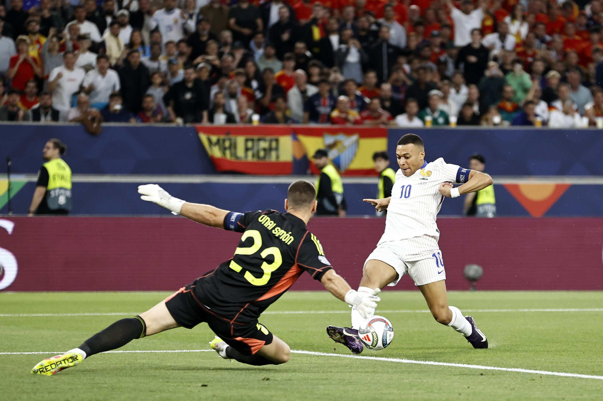 6/5/2025 - STUTTGART - (l-r) Spain goalkeeper Unai Simon, Kylian Mbappe or France during the UEFA Nations League semifinal match Spain v. France at the Stuttgart Arena on June 5, 2025 in Stuttgart, Germany. ANP | Hollandse Hoogte | MAURICE VAN STEEN /ANP/Sipa USA
2025.06.05 Stuttgart
pilka nozna liga narodow
Hiszpania - Francja
Foto ANP/SIPA USA/PressFocus
!!! POLAND ONLY !!!