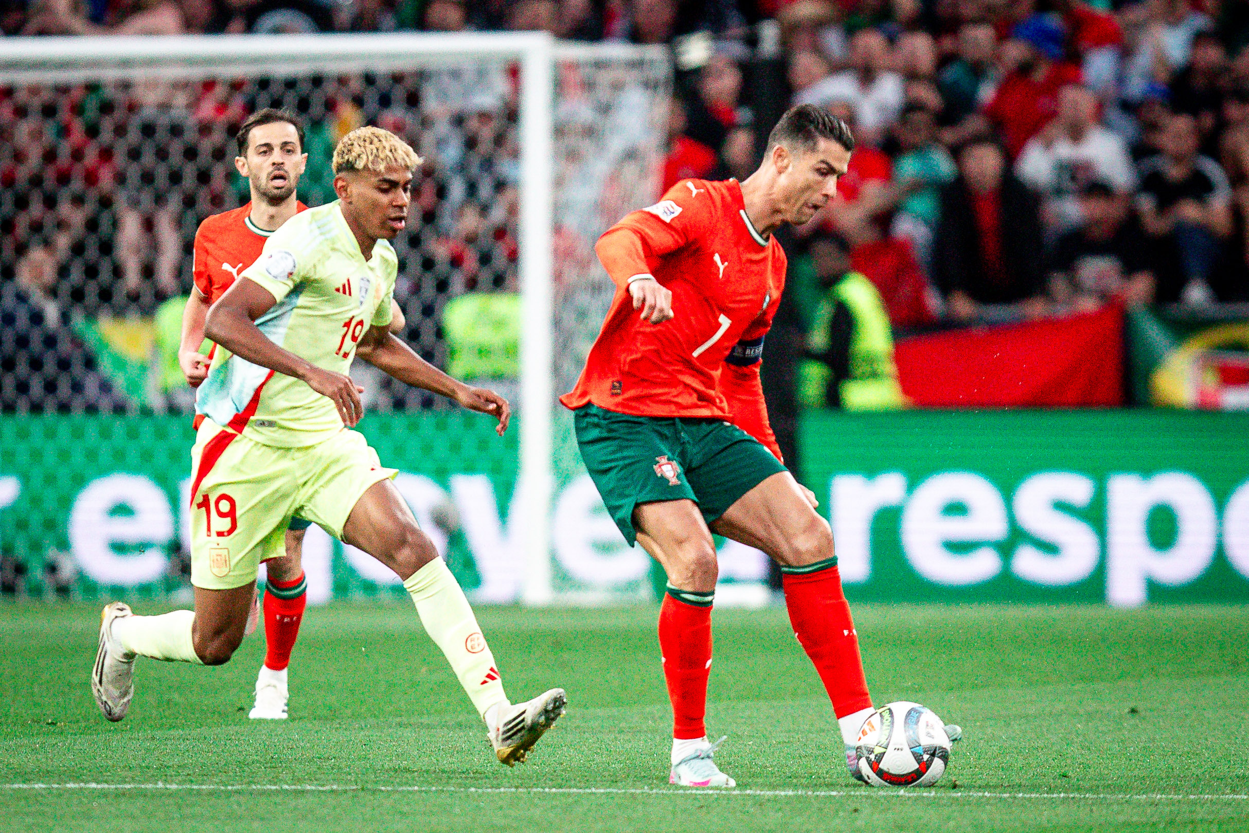 2025.06.08 Monachium
2024/2025 Final Ligi Narodow UEFA Portugalia - Hiszpania
N/z Cristiano Ronaldo Lamine Yamal
Foto Mateusz Porzucek PressFocus

2025.06.08 Monachium
UEFA Nations League Final
Allianz Arena stadium
Munich
Portugal - Spain
Portugalia - Hiszpania
Cristiano Ronaldo Lamine Yamal
Credit: Mateusz Porzucek PressFocus