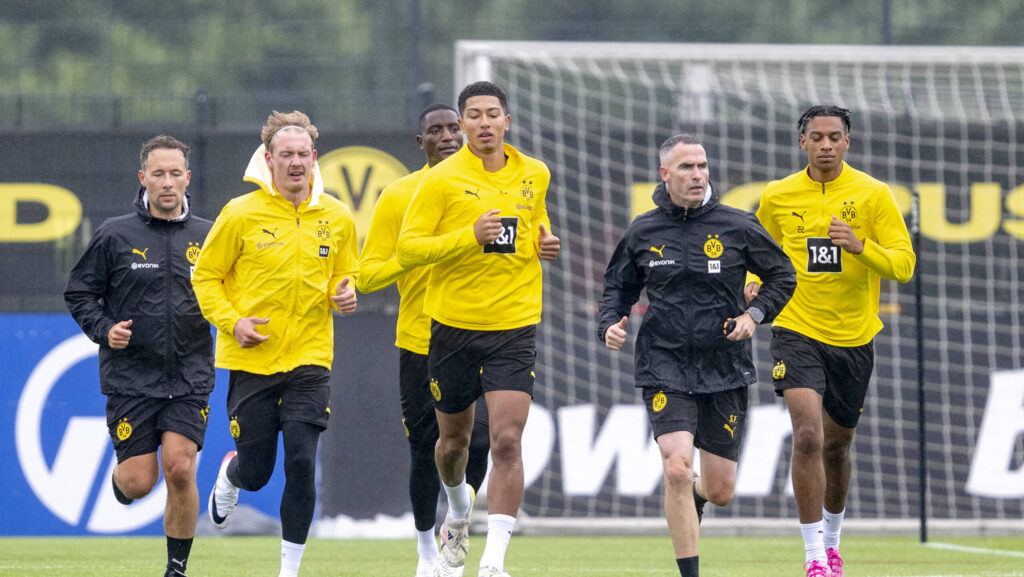 10.06.2025: Fussball: Training von Borussia Dortmund auf dem Trainingsgelande in Brackel. Alex Clapham l-r, Dortmunds Julian Brandt, Dortmunds Serhou Guirassy, Jobe Bellingham, Shad Forsythe und Filippo Mane laufen. *** 10 06 2025 Borussia Dortmund soccer training at the training ground in Brackel Alex Clapham l r , Dortmunds Julian Brandt, Dortmunds Serhou Guirassy, Jobe Bellingham, Shad Forsythe and Filippo Mane run Copyright: xDavidxInderliedx
2025.06.10 Dortmund
pilka nozna , liga niemiecka
Borussia Dortmund - trening
Foto IMAGO/PressFocus

!!! POLAND ONLY !!!