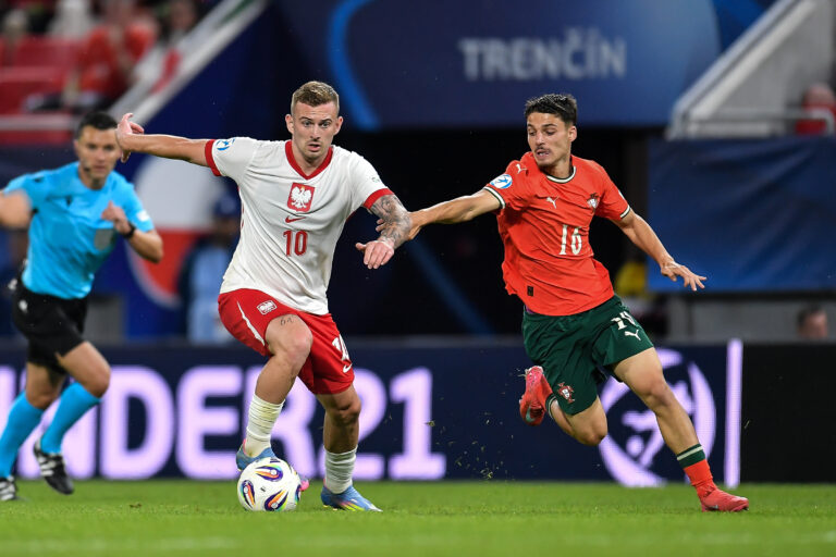 2025.06.14 Trenczyn
Pilka nozna kadra reprezentacja Mistrzostwa Europy U21 Slowacja 2025
Portugalia - Polska
N/z Kacper Kozlowski Mathias De Amorim
Foto Mateusz Sobczak / PressFocus
2025.06.14 Trencin
Football 2025 UEFA European Under 21 Championship
Portugal v Poland
Kacper Kozlowski Mathias De Amorim
Credit: Mateusz Sobczak / PressFocus