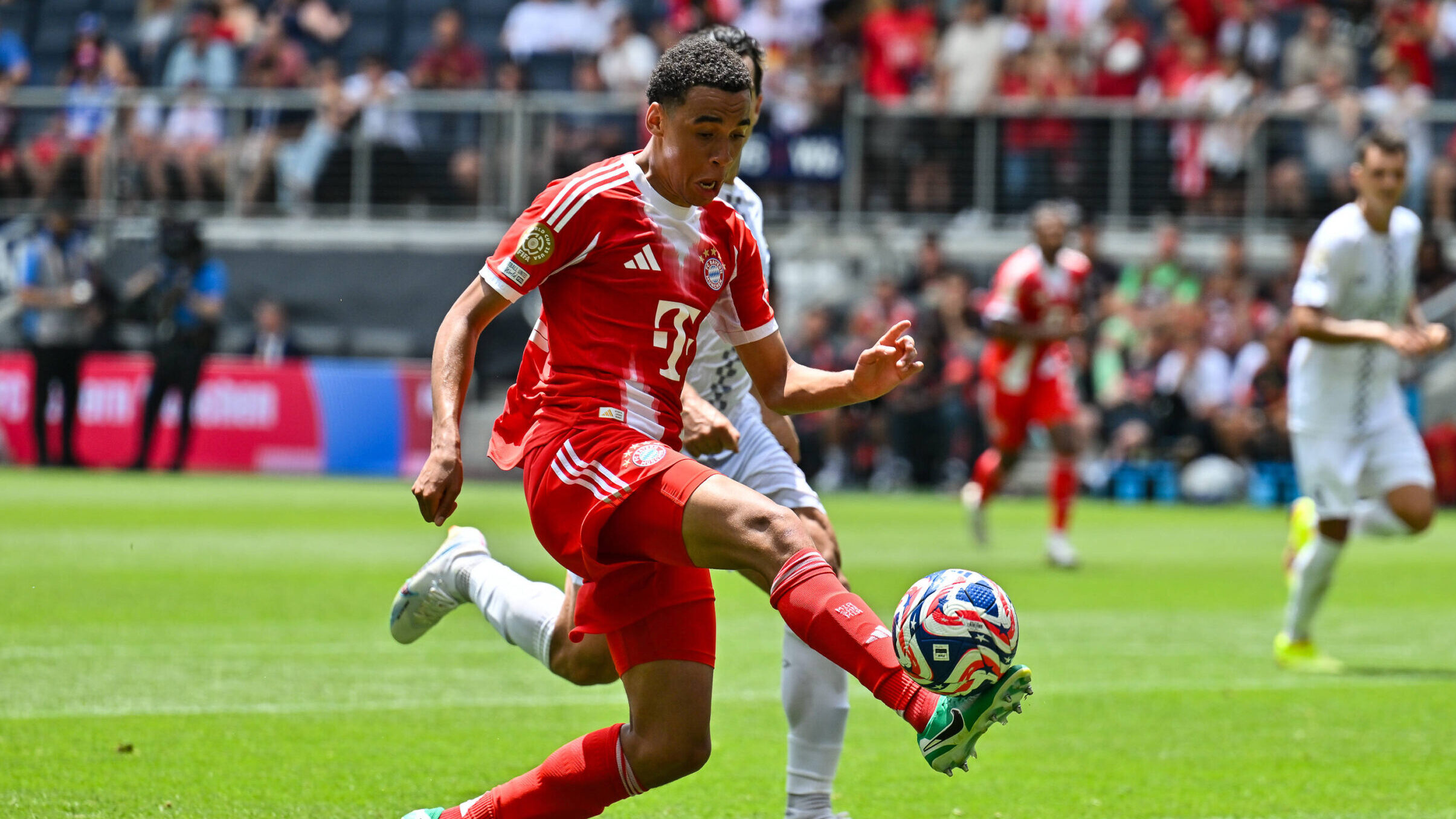 FIFA Club World Cup FC Bayern Munchen - Auckland City FC 15.06.2025 Im Duell Jamal MUSIALA FC Bayern Muenchen 42 und Alfie ROGERS Auckland City FC 23 / Zweikampf / FIFA Club World Cup: FC Bayern Muenchen - Auchkland City FC, TQL Stadium am 15.06.2025 / NOT FOR SALE IN USA / BLD / ZDF *** FIFA Club World Cup FC Bayern Munich Auckland City FC 15 06 2025 In duel Jamal MUSIALA FC Bayern Muenchen 42 and Alfie ROGERS Auckland City FC 23 duel FIFA Club World Cup FC Bayern Muenchen Auchkland City FC, TQL Stadium on 15 06 2025 NOT FOR SALE IN USA BLD ZDF Copyright: xBEAUTIFULxSPORTS/Goldbergx
2025.06.15 Cincinnati
pilka nozna , klubowe mistrzostwa swiata w pilce noznej FIFA
Bayern Monachium - Auckland City FC
Foto IMAGO/PressFocus

!!! POLAND ONLY !!!