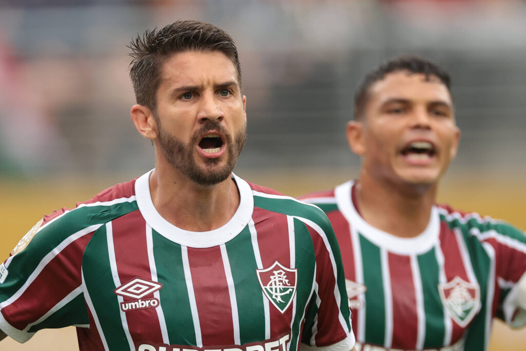 New Jersey, USA, 17th June 2025. Martinelli of Fluminense FC reacts as team mate Thiago Silva looks on during the Fluminense FC vs Borussia Dortmund FIFA Club World Cup match at Metlife Stadium, New Jersey. Picture credit should read: Jonathan Moscrop / Sportimage EDITORIAL USE ONLY. No use with unauthorised audio, video, data, fixture lists, club/league logos or live services. Online in-match use limited to 120 images, no video emulation. No use in betting, games or single club/league/player publications. SPI_178_JM_FLUMINENSE_BORUSSIA_ SPI-3974-0178
2025.06.17 East Rutherford
pilka nozna , klubowe mistrzostwa swiata w pilce noznej FIFA
Fluminense FC - Borussia Dortmund
Foto IMAGO/PressFocus

!!! POLAND ONLY !!!