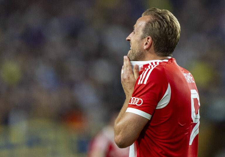 Harry Kane FC Bayern Muenchen, 9 mit Trikot im Gesicht FIFA Club World Cup: FC Bayern Munchen - CA Boca Juniors 20.06.2025, FIFA Club World Cup: FC Bayern Munchen - CA Boca Juniors im Hard Rock Stadium, Miami Gardens, Florida, USA *** Harry Kane FC Bayern Muenchen, 9 with jersey on face FIFA Club World Cup FC Bayern Munich CA Boca Juniors 20 06 2025, FIFA Club World Cup FC Bayern Munich CA Boca Juniors at Hard Rock Stadium, Miami Gardens, Florida, USA Copyright: HMBxMedia/xMarcoxBader
2025.06.21 Miami Gardens
pilka nozna , klubowe mistrzostwa swiata w pilce noznej FIFA
Bayern Monachium - Boca Juniors
Foto IMAGO/PressFocus

!!! POLAND ONLY !!!