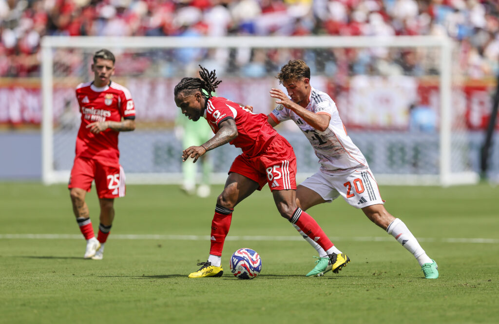 24.06.2025, FIFA Club World Cup 2025, Gruppe C, Benfica Lissabon - FC Bayern Munchen, im Bank of America Stadium Charlotte, NC, v.li: Renato Sanches Lissabon gegen Tom Bischof Bayern Munchen. *** 24 06 2025, FIFA Club World Cup 2025, Group C, Benfica Lisbon FC Bayern Munich, at Bank of America Stadium Charlotte, NC , v li Renato Sanches Lisbon vs Tom Bischof Bayern Munich
2025.06.24 Charlotte
pilka nozna , klubowe mistrzostwa swiata w pilce noznej FIFA
Benfica Lizbona - Bayern Monachium
Foto IMAGO/PressFocus

!!! POLAND ONLY !!!