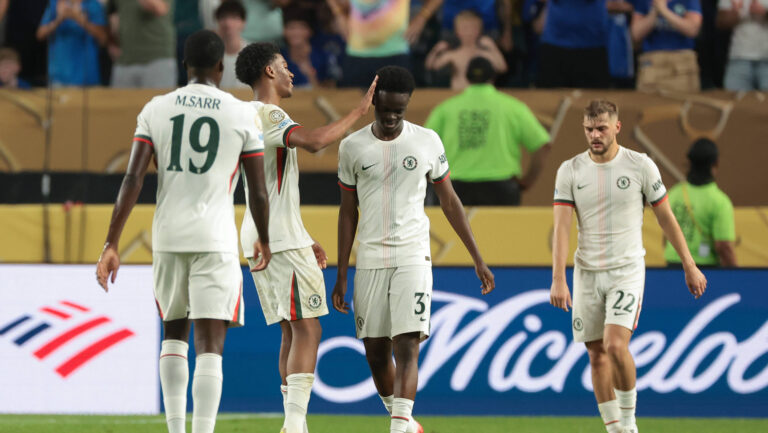 Philadelphia, USA, 24th June 2025. Tyrique George of Chelsea FC is congratulated by team mates after scoring to give the side a 3-0 lead during the ES Tunis vs Chelsea FIFA Club World Cup match at Lincoln Financial Field, Philadelphia. Picture credit should read: Jonathan Moscrop / Sportimage EDITORIAL USE ONLY. No use with unauthorised audio, video, data, fixture lists, club/league logos or live services. Online in-match use limited to 120 images, no video emulation. No use in betting, games or single club/league/player publications. SPI_141_JM_TUNIS_CHELSEA_ SPI-3981-0141
2025.06.24 Filadelfia
pilka nozna , klubowe mistrzostwa swiata w pilce noznej FIFA
Esperance Tunis - Chelsea Londyn
Foto IMAGO/PressFocus

!!! POLAND ONLY !!!