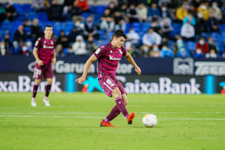 Aritz Aldasoro (C) of Real Sociedad B seen in action during the La Liga Smartbank match between Malaga CF and Real Sociedad B at La Rosaleda Stadium, in Malaga
(Final Score Malaga CF 2:1 Real Sociedad B)

04.11.2021 Malaga
Pilka Nozna Liga Hiszpanska
Malaga CF - Real Sociedad B
Foto Francis Gonzalez / SOPA Images / Sipa / PressFocus 
POLAND ONLY!!
