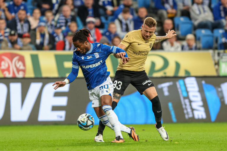 2023.10.06 Poznan
Pilka nozna Ekstraklasa sezon 2023/2024
Lech Poznan - Puszcza Niepolomice
N/z Adriel Ba Loua Bartlomiej Poczobut
Foto Pawel Jaskolka / PressFocus

2023.10.06 Poznan
Football Polish Ekstraklasa season 2023/2024
Lech Poznan - Puszcza Niepolomice
Credit: Pawel Jaskolka / PressFocus