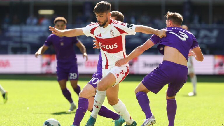 Standard&#039;s Marko Bulat and Anderlecht&#039;s Mats Rits fight for the ball during a soccer match between RSC Anderlecht and Standard de Liege, Sunday 06 October 2024 in Brussels, on day 10 of the 2024-2025 season of the &#039;Jupiler Pro League&#039; first division of the Belgian championship. BELGA PHOTO VIRGINIE LEFOUR (Photo by VIRGINIE LEFOUR/Belga/Sipa USA)
2024.10.06 Bruksela
pilka nozna liga belgijska
RSC Anderlecht Bruksela - Standard Liege
Foto Belga/SIPA USA/PressFocus

!!! POLAND ONLY !!!