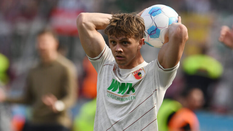 Robert Gumny  FC Augsburg  beim Einwurf. GER, Bayer 04 Leverkusen vs FC Augsburg, Fussball, Bundesliga, 31. Spieltag, Spielzeit 2024/2025, 26.04.2025 DFL REGULATIONS PROHIBIT ANY USE OF PHOTOGRAPHS AS IMAGE SEQUENCES AND/OR QUASI-VIDEO GER, Bayer 04 Leverkusen vs FC Augsburg, Fussball, Bundesliga, 31. Spieltag, Spielzeit 2024/2025, 26.04.2025 Leverkusen *** Robert Gumny FC Augsburg at throw-in GER, Bayer 04 Leverkusen vs FC Augsburg, Football, Bundesliga, Matchday 31, Season 2024 2025, 26 04 2025 DFL REGULATES PROHIBIT ANY USE OF PHOTOGRAPHS AS IMAGE SEQUENCES AND OR QUASI VIDEO GER, Bayer 04 Leverkusen vs FC Augsburg, Football, Bundesliga, Matchday 31, Season 2024 2025, 26 04 2025 Leverkusen Copyright: xEibner-Pressefoto/ThomasxThienelx EP_TTL
2025.04.26 Leverkusen
pilka nozna , liga niemiecka
Bayer 04 Leverkusen - FC Augsburg
Foto IMAGO/PressFocus

!!! POLAND ONLY !!!
