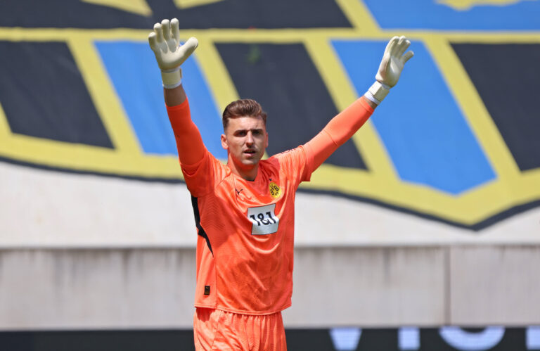 17.05.2025, Fussball, Herren, 3. Liga, Saison 2024/2025, 1. FC Saarbrucken - Borussia Dortmund II, Marcel Lotka Borussia Dortmund II gestikuliert Saarbrucken Ludwigsparkstadion Saarland Deutschland DE *** 17 05 2025, Soccer, Men, 3 League, Season 2024 2025, 1 FC Saarbrucken Borussia Dortmund II, Marcel Lotka Borussia Dortmund II gestures Saarbrucken Ludwigsparkstadion Saarland Germany EN Copyright: xFabianxKleerx
2025.05.17 Saarbruecken
pilka nozna , 3. liga niemiecka
1. FC Saarbruecken - Borussia Dortmund II
Foto IMAGO/PressFocus

!!! POLAND ONLY !!!