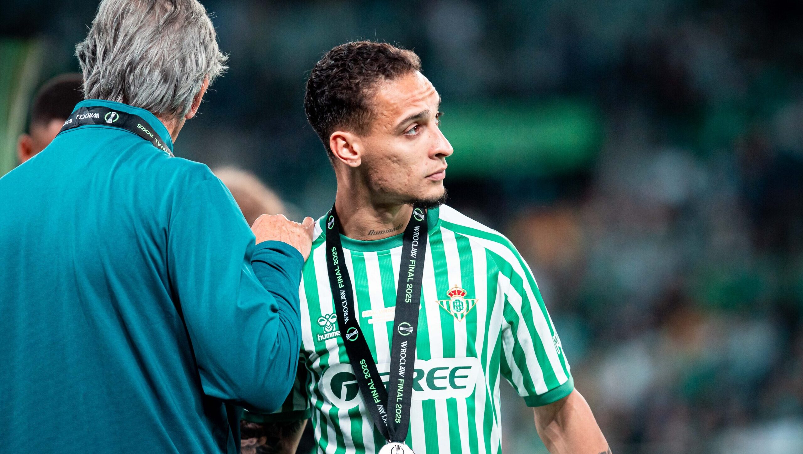 2025.05.29 Wroclaw
2024/2025 UEFA Final Ligi Konferencji 
Tarczynski Arena Wroclaw
Real Betis - Chelsea
N/z Manuel Pellegrini conference league cup  Antony
Foto Mateusz Porzucek PressFocus

2025.05.29 Wroclaw
UEFA Conference League Final 
Real Betis - Chelsea
Manuel Pellegrini conference league cup  Antony
Credit: Mateusz Porzucek PressFocus