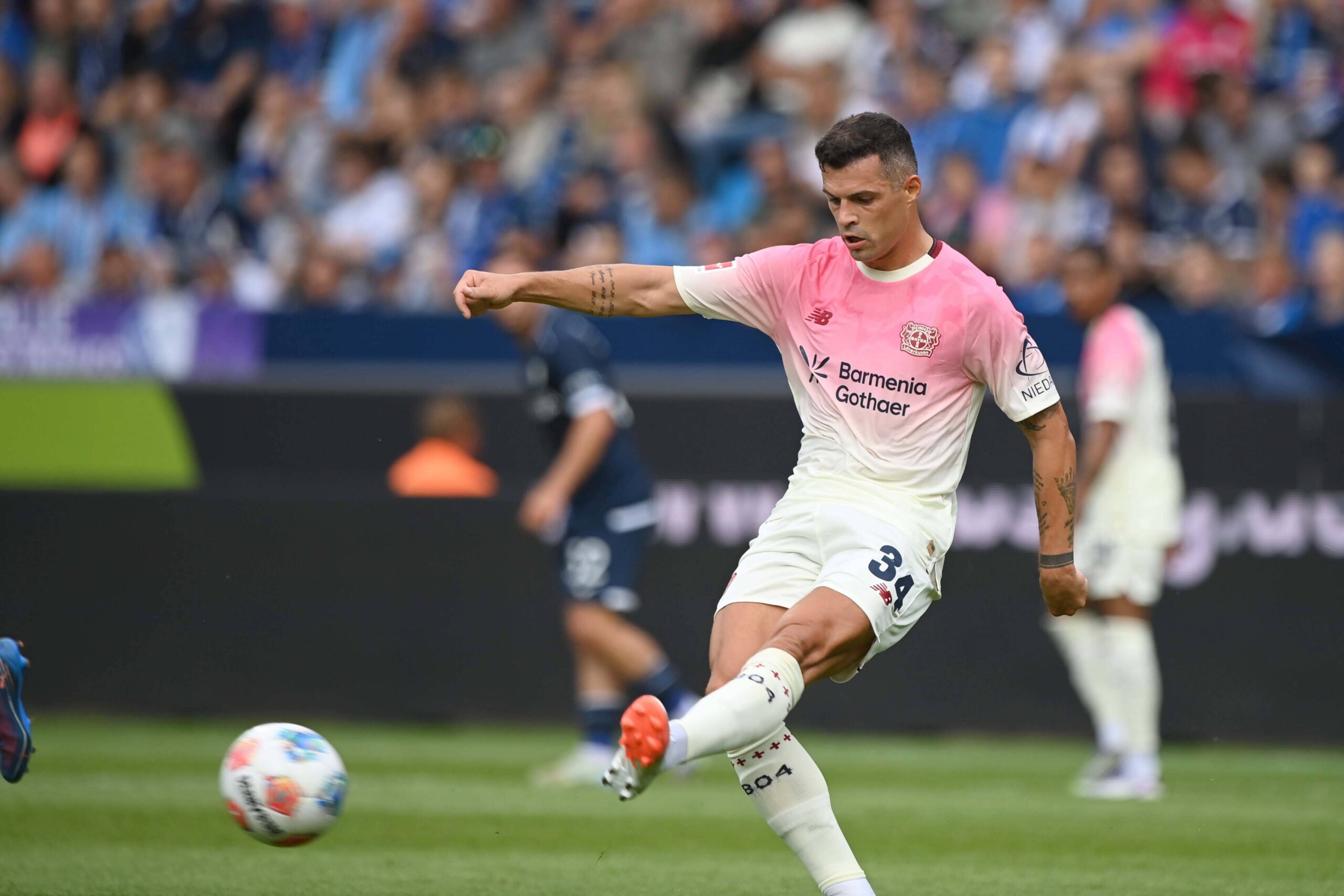 Granit XHAKA LEV Aktion, Einzelaktion, Fussball Testspiel, Saisoneroeffnung, VfL Bochum BO - Bayer Leverkusen LEV 0-2 am 27.07.2025, Vonovia Ruhrstadion Bochum / Deutschland. DFL regulations prohibit any use of photographs as image sequences and/or quasi-video  *** Granit XHAKA LEV action, single action, football test match, season opening, VfL Bochum BO Bayer Leverkusen LEV 0 2 on 27 07 2025, Vonovia Ruhrstadion Bochum Germany DFL regulations prohibit any use of photographs as image sequences and or quasi video 
2025.07.27 Bochum
pilka nozna sparing mecz towarzyski
VfL Bochum - Bayer 04 Leverkusen
Foto IMAGO/PressFocus

!!! POLAND ONLY !!!