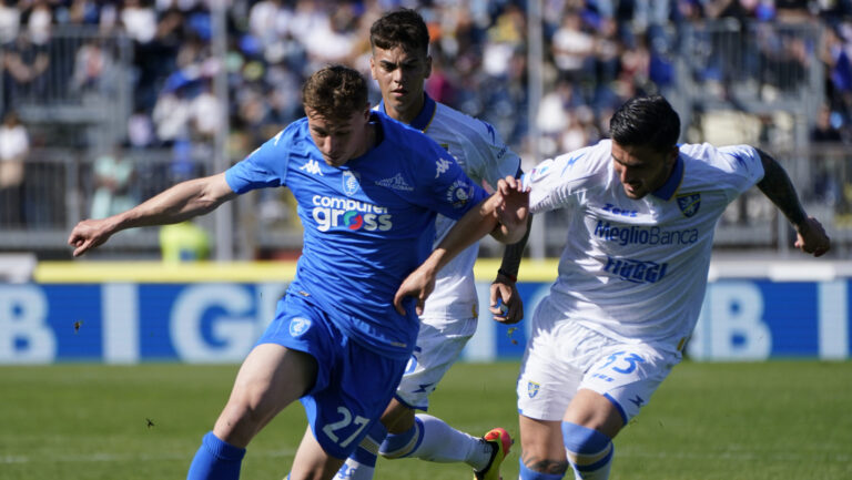 EmpoliÕs Szymon Zurkowski fight for the ball with FrosinoneÕs Kevin Bonifazi (right) and Enzo Alan Tomas Berrenechea during the Serie A soccer match between Empoli and Frosinone at the Empoli Stadium in Empoli (FI), center of Italy - Saturday , May 05, 2024. Sport - Soccer (Photo by Marco Bucco/La Presse) (Photo by Marco Bucco/La Presse/Sipa USA)
2024.05.05 EMPOLI
pilka nozna liga wloska
Empoli - Frosinone
Foto LaPresse/SIPA USA/PressFocus

!!! POLAND ONLY !!!