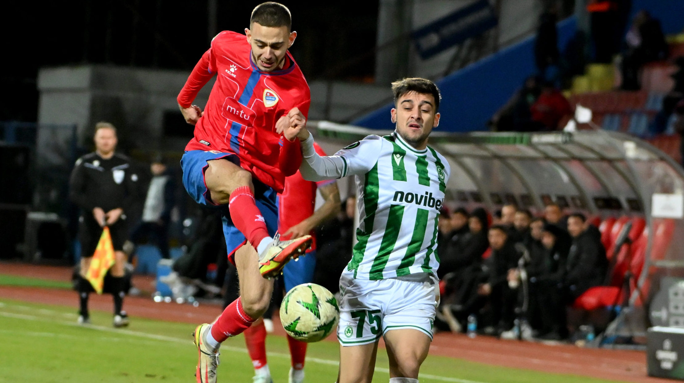 Banja Luka, BIH, December 19th 2024: David Cavic of Borac Banja Luka (L) in action against Loizos Loizou of Omonoia (R) during the UEFA Conference League, League phase, match between Borac Banja Luka (BIH) and Omonoia (Cyprus) at Gradski stadion, Banja Luka, BIH.  (Igor Kupljenik / SPP) (Photo by Igor Kupljenik / SPP/Sipa USA)
2024.12.19 Banja Luka
pilka nozna Liga Konferencji UEFA
Borac Banja Luka - Omonia Nikozja 
Foto Igor Kupljenik / SPP/SIPA USA/PressFocus

!!! POLAND ONLY !!!