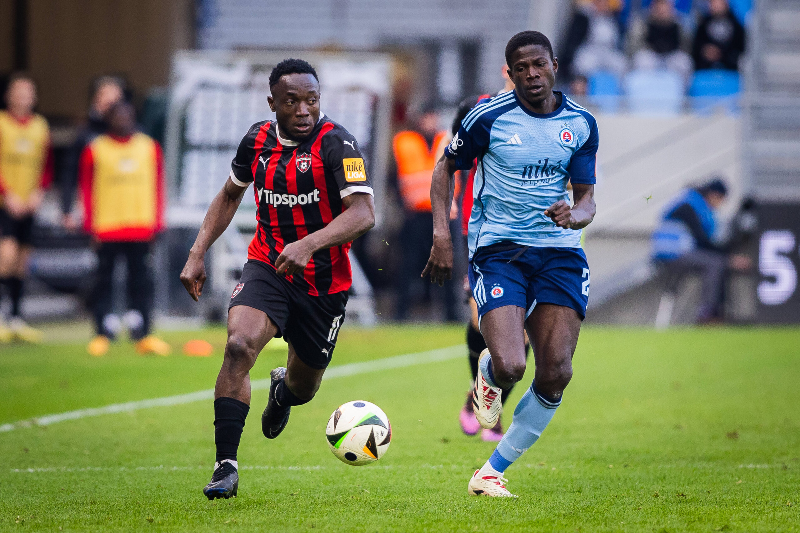 SLOVAN BRATISLAVA - SPARTAK TRNAVA Sharani Zuberu of Slovan and Philip Elayo Azango of Spartak during the second round of Championship group of the Nike liga match between SK Slovan Bratislava and FC Spartak Trnava. Bratislava, Slovakia, March 16, 2025. Copyright: xx 080A9914
2025.03.16 Bratyslawa
pilka nozna , liga slowacka
Slovan Bratyslawa - FC Spartak Trnawa
Foto IMAGO/PressFocus

!!! POLAND ONLY !!!