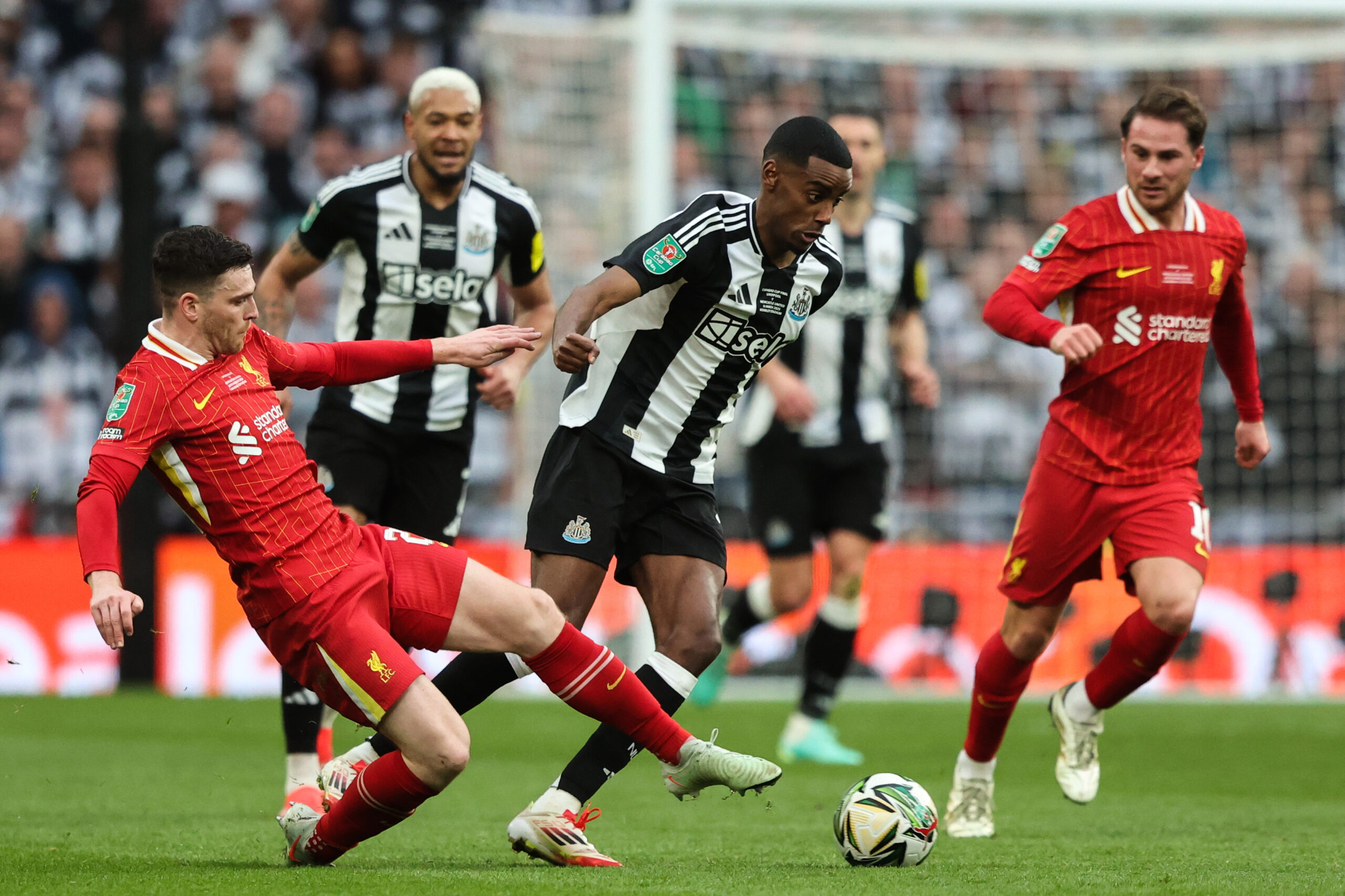 Alexander Isak of Newcastle United breaks with the ball during the Carabao Cup Final match Liverpool vs Newcastle United at Wembley Stadium , London, United Kingdom, 16th March 2025

(Photo by Alfie Cosgrove/News Images) in London, United Kingdom on 3/16/2025. (Photo by Alfie Cosgrove/News Images/Sipa USA)
2025.03.16 Londyn
pilka nozna puchar ligi angielskiej
Liverpool - Newcastle United
Foto News Images/SIPA USA/PressFocus

!!! POLAND ONLY !!!