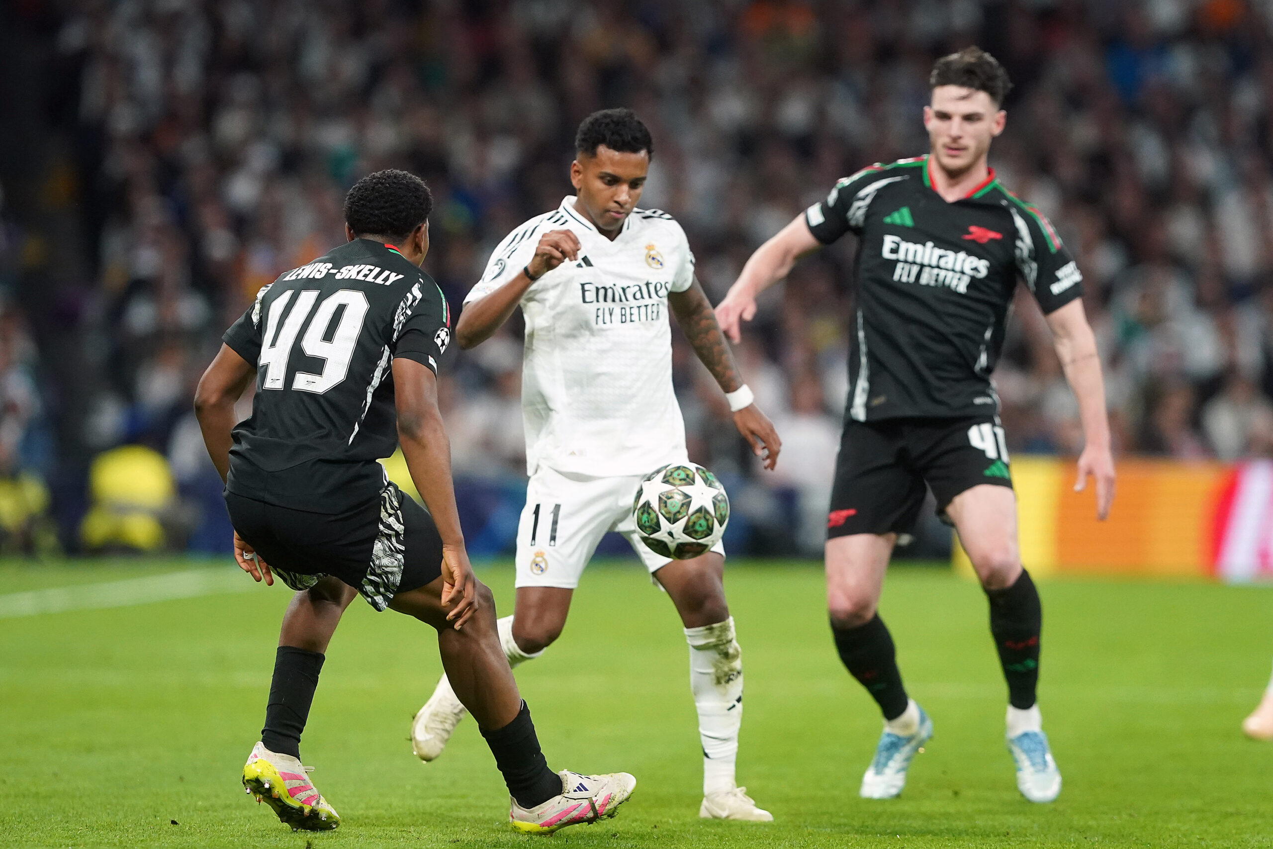 Real Madrid CF&#039;s Rodrygo Goes (c) and Arsenal FC&#039;s Myles Lewis-Skelly (l) and Declan Rice during Champions League 2024/2025 Round of 8 2nd leg match. April 16,2025. (Photo by Acero/Alter Photos/Sipa USA)
2025.04.16 Madryt
pilka nozna liga mistrzow
Real Madryt - Arsenal Londyn
Foto Alter Photos/SIPA USA/PressFocus

!!! POLAND ONLY !!!