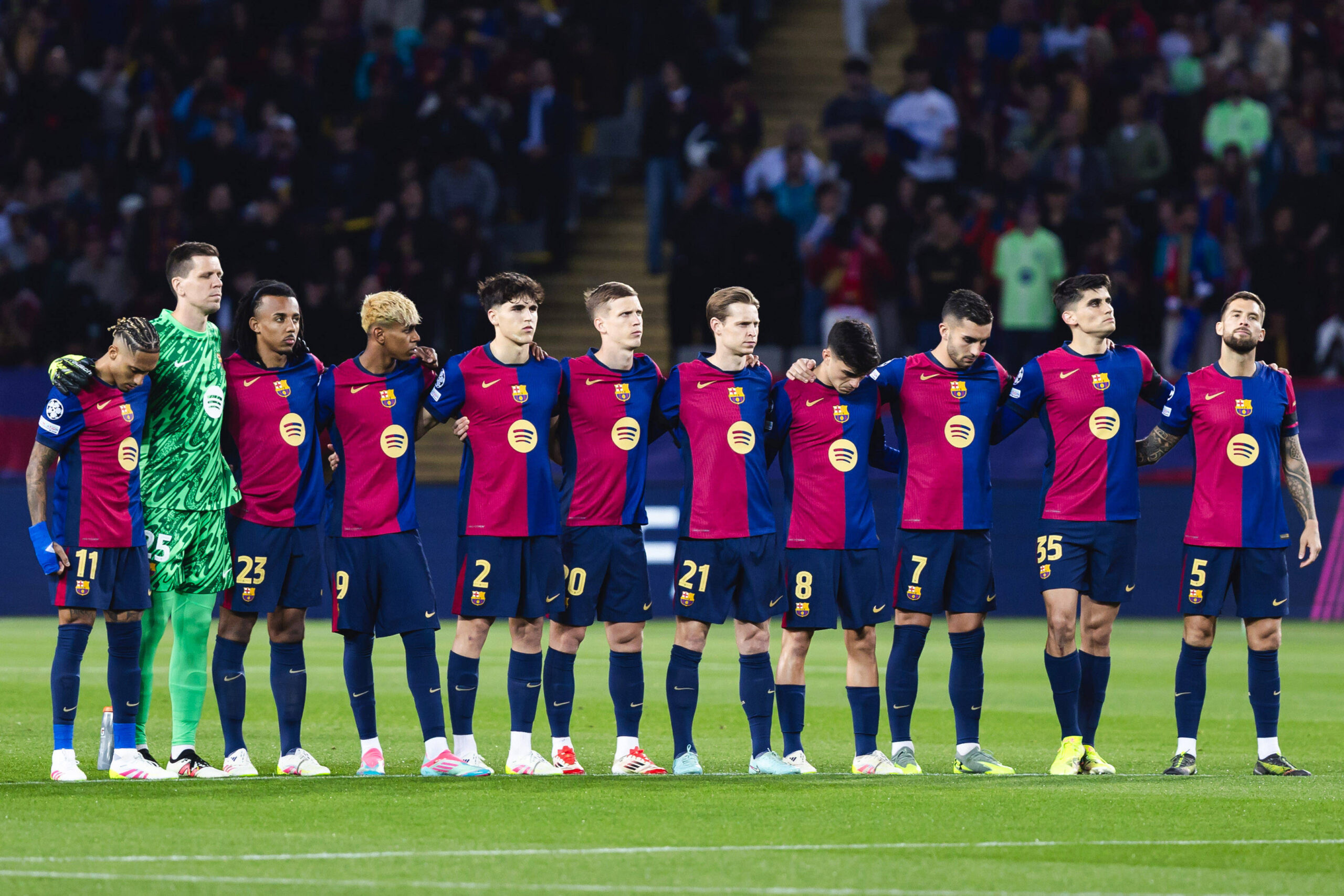 Fussball UEFA Champions League Halbfinale FC Barcelona, Barca - Inter Mailand am 30.04.2025 im Lluis Companys Olympiastadion in Barcelona Mannschaftsfoto / Teamfoto FC Barcelona V.l.n.r.: Raphinha Raphael Dias Belloli  Barcelona  - Wojciech Szczesny  Barcelona  - Jules Kounde  Barcelona  - Robert Lewandowski  Barcelona  - Pau Cubarsi  Barcelona  - Dani Olmo  Barcelona  - bar21 - Pedri Pedro Gonzalez Lopez  Barcelona  - Ferran Torres  Barcelona  - Gerard Martin  Barcelona  - Inigo Martinez  Barcelona  *** Soccer UEFA Champions League semi-final FC Barcelona Inter Milan on 30 04 2025 at Lluis Companys Olympic Stadium in Barcelona Team photo Team photo FC Barcelona V l n r Raphinha Raphael Dias Belloli Barcelona Wojciech Szczesny Barcelona Jules Kounde Barcelona Robert Lewandowski Barcelona Pau Cubarsi Barcelona Dani Olmo Barcelona bar21 Pedri Pedro Gonzalez Lopez Barcelona Ferran Torres Barcelona Gerard Martin Barcelona Inigo Martinez Barcelona xPGSx
2025.04.30 Barcelona
pilka nozna Liga Mistrzow
FC Barcelona - Inter Mediolan
Foto IMAGO/PressFocus

!!! POLAND ONLY !!!