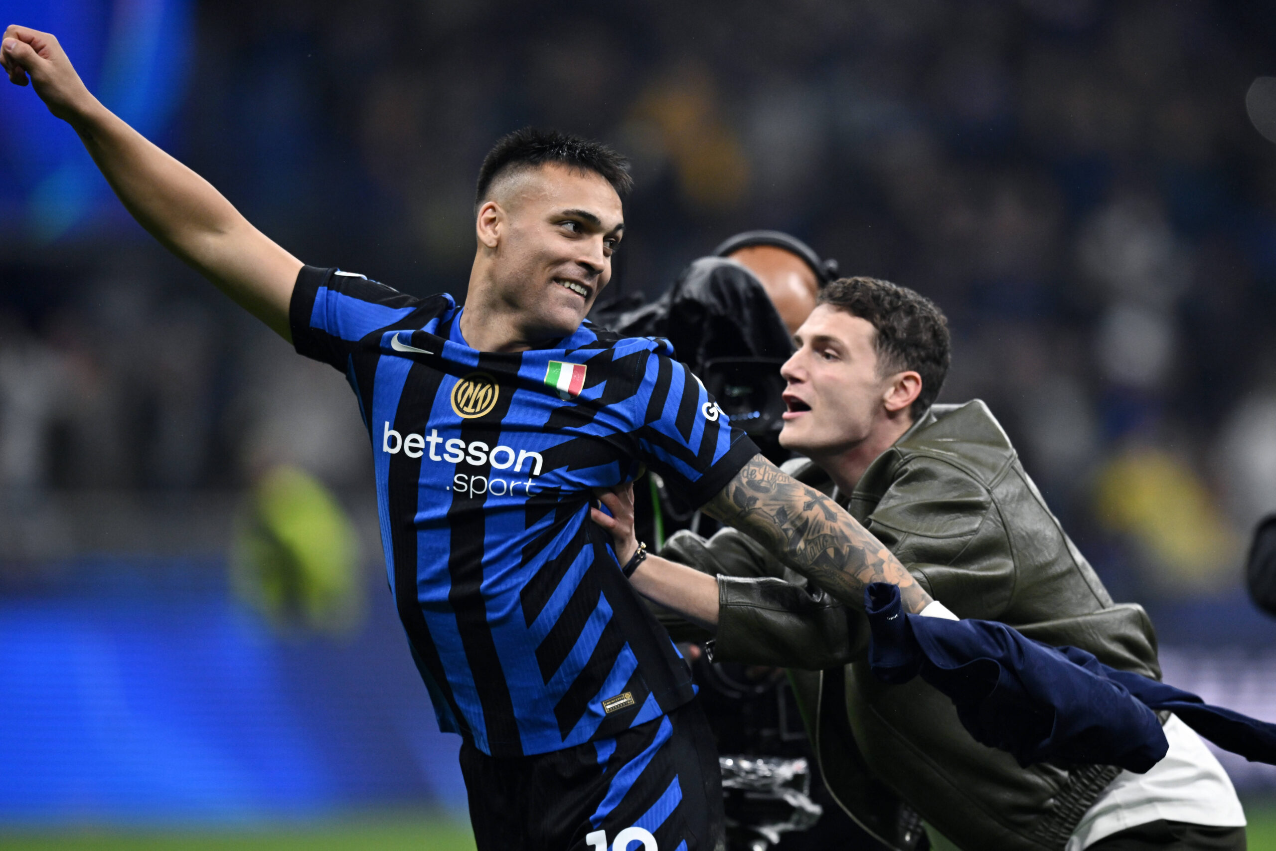 Db Milano 06/05/2025 - Champions League / Inter-Barcellona / foto Daniele Buffa/Image nella foto: Lautaro Martinez-Benjamin Pavard PUBLICATIONxNOTxINxITA
2025.05.06 Mediolan
pilka nozna , Liga Mistrzow
Inter Mediolan - FC Barcelona
Foto IMAGO/PressFocus

!!! POLAND ONLY !!!