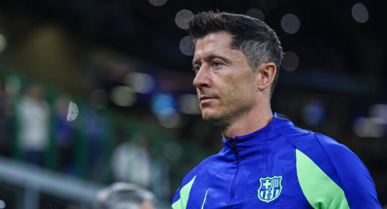 FC Internazionale vs FC Barcelona, Barca - UEFA Champions League 2024/25 Semi Final - 2nd leg - 06/05/2025 Robert Lewandowski of FC Barcelona looks on during UEFA Champions League 2024/25 Semi Final - 2nd leg football match between FC Internazionale and FC Barcelona at San Siro Stadium *** FC Internazionale vs FC Barcelona UEFA Champions League 2024 25 Semi Final 2nd leg 06 05 2025 Robert Lewandowski of FC Barcelona looks on during UEFA Champions League 2024 25 Semi Final 2nd leg football match between FC Internazionale and FC Barcelona at San Siro Stadium Copyright: xBEAUTIFULxSPORTS/Carabellix
2025.05.06 Mediolan
pilka nozna , Liga Mistrzow
Inter Mediolan - FC Barcelona
Foto IMAGO/PressFocus

!!! POLAND ONLY !!!