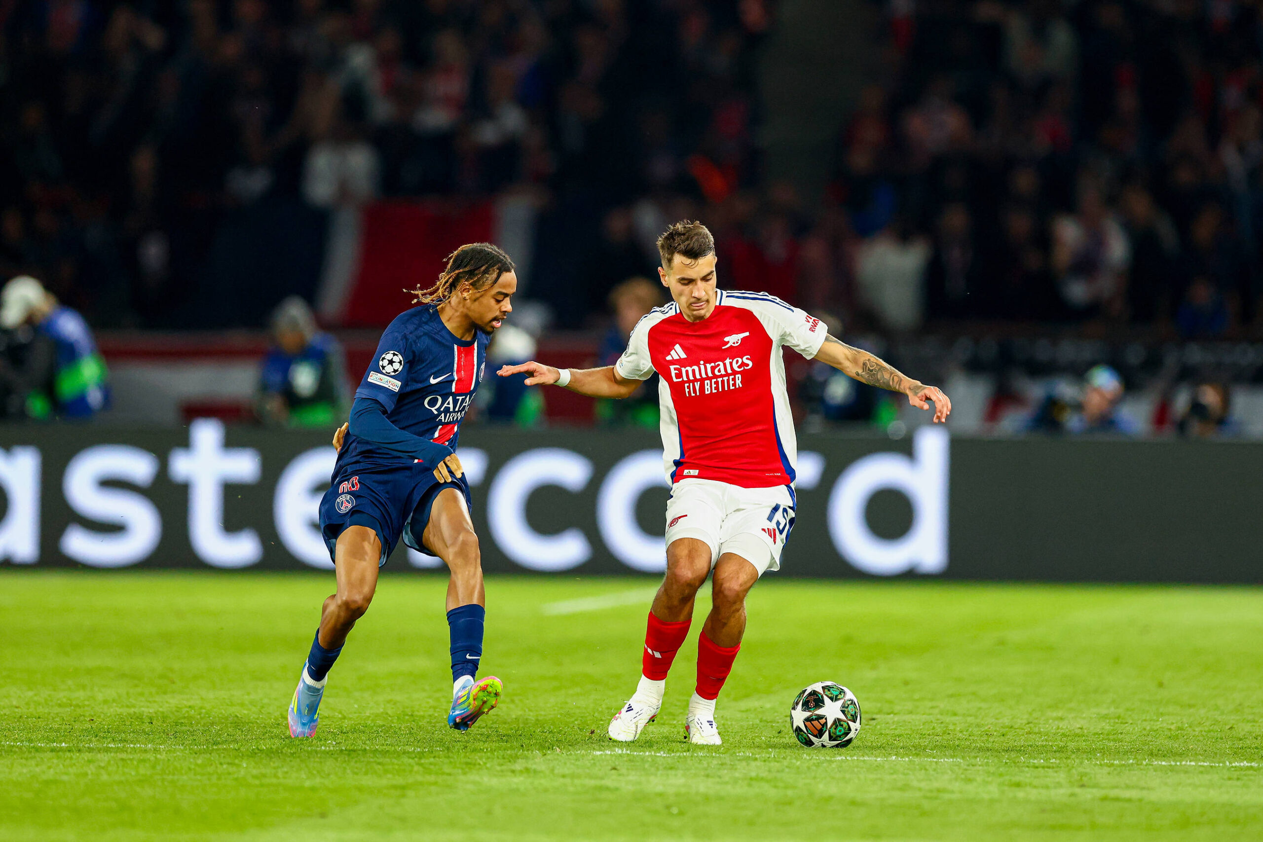 Paris Saint-Germain v Arsenal Champions League 07/05/2025. Semi-Final Jakub Kiwior 15 of Arsenal tussles with Bradley Barcola 29 of Paris Saint-Germain during the Champions League semi final match between Paris Saint-Germain and Arsenal at Parc des Princes, Paris, France on 7 May 2025. Editorial use only , Copyright: xNigelxKeenex PSI-22025-0042
2025.05.07 Paryz
pilka nozna , Liga Mistrzow
Paris Saint-Germain - Arsenal Londyn
Foto IMAGO/PressFocus

!!! POLAND ONLY !!!