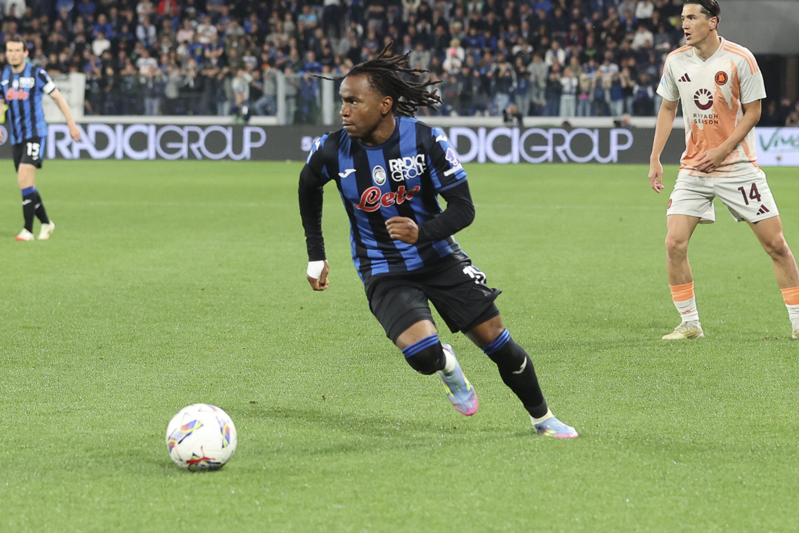 Ademola Lookman of Atalanta BC  play the ball during Atalanta BC vs AS Roma, 36A Serie A Enilive 2024-25 game at Gewiss stadium in Bergamo (BG), Italy, on May 12, 2025. (Photo by Davide Casentini/IPA Sport / ipa-agency.net/IPA/Sipa USA)
2025.05.13 Bergamo
pilka nozna liga wloska
Atalanta Bergamo - AS Roma
Foto IPA/SIPA USA/PressFocus

!!! POLAND ONLY !!!