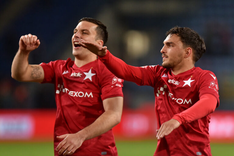 2025.05.16 Krakow
Pilka nozna , Betclic I liga , sezon 2024/25
Wisla Krakow - Stal Stalowa Wola
N/z pilkarze Wisly, radosc po meczu, Angel Rodado, Tamas Kiss
Foto Krzysztof Porebski / PressFocus

2025.05.16 Krakow
Football , Polish league, second level , 2024/2025 season
Wisla Krakow - Stal Stalowa Wola
pilkarze Wisly, radosc po meczu, Angel Rodado, Tamas Kiss
Credit: Krzysztof Porebski / PressFocus