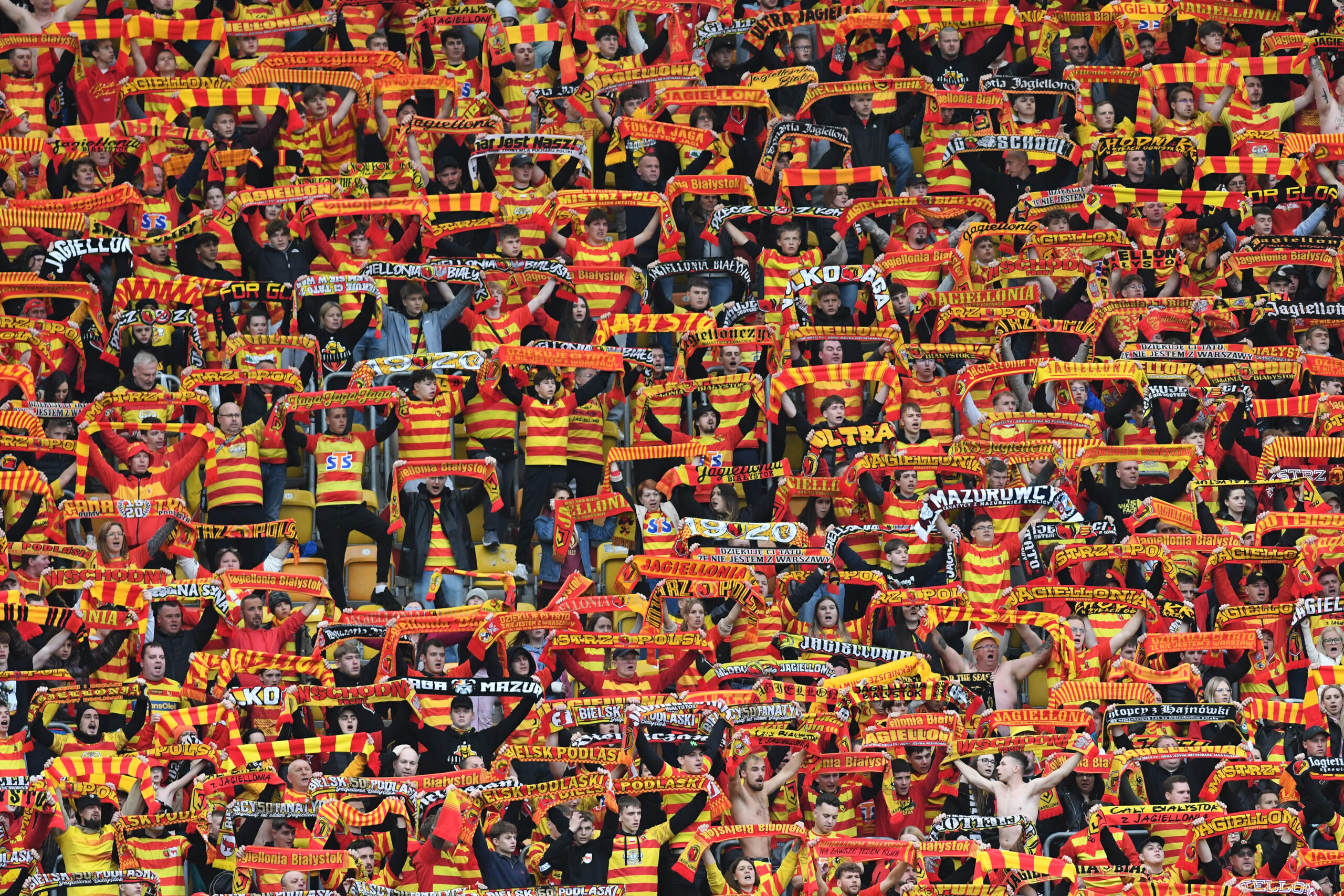 2025.05.24 Bialystok Pilka nozna PKO Ekstraklasa sezon 2024/2025 34. kolejka rozgrywek Jagiellonia Bialystok (zolto-czerwone) - Pogon Szczecin N/z kibice Jagiellonii Bialystok na trybunach Foto Michal Kosc / PressFocus 
2025.05.24 Bialystok Football Polish PKO Ekstraklasa season 2024/2025 Jagiellonia Bialystok - Pogon Szczecin Credit Michal Kosc / PressFocus